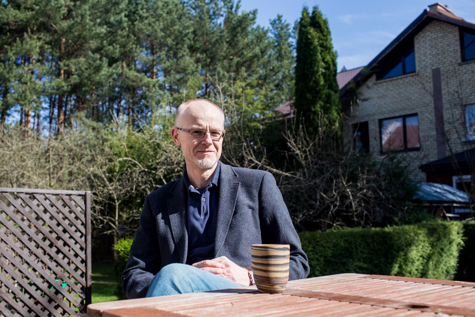 Jonas Ruškus savo namų terasoje. ©Severina Venckutė