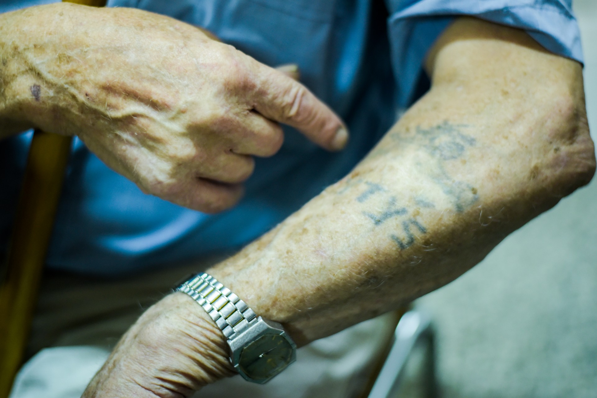 Vyčio tatuiruotė ir užrašas „Vytys“ ant Raúl Juozo rankos. ©Berta Tilmantaitė