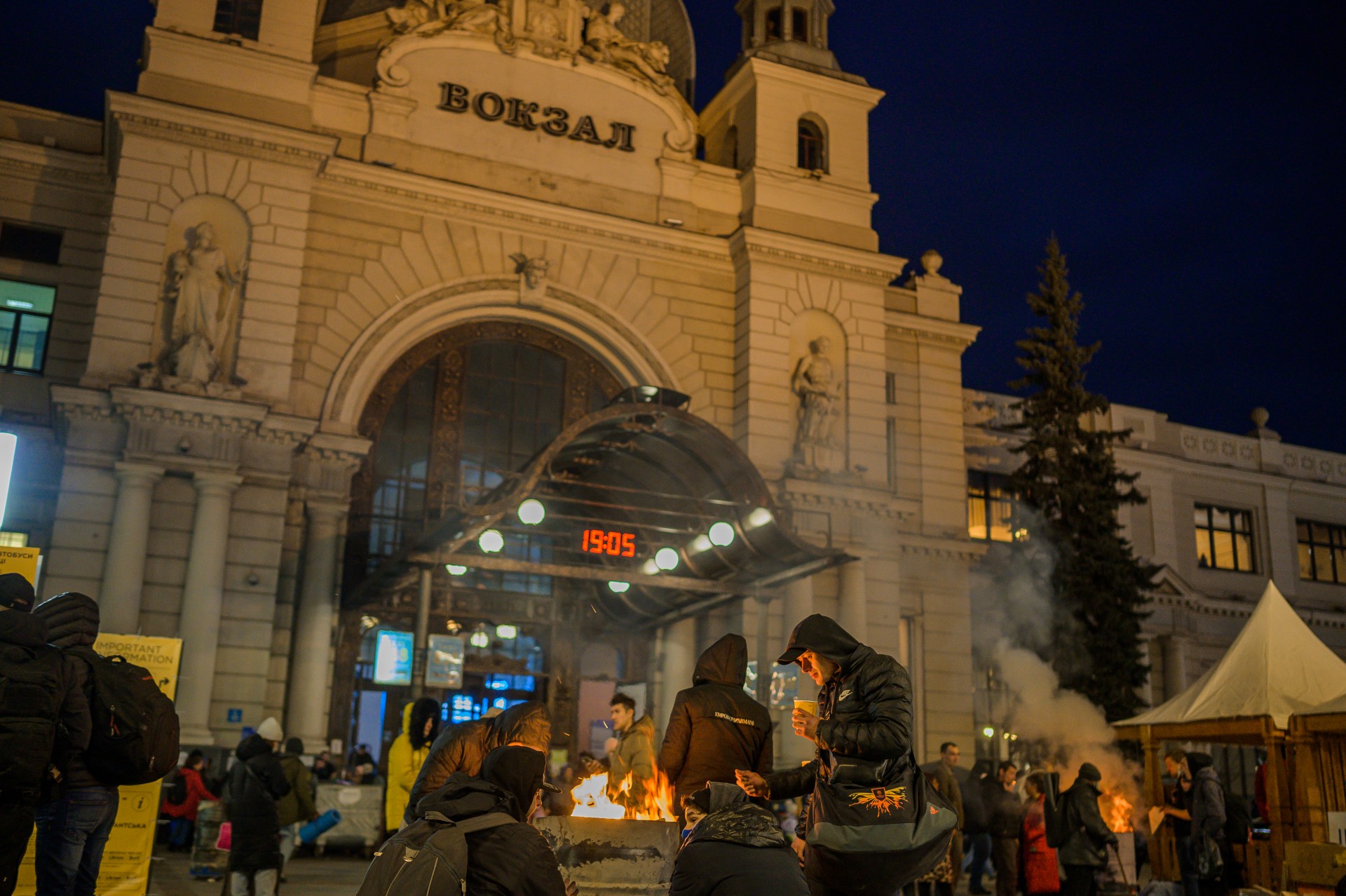Savanorių miestelis prie Lvivo traukinių stoties.