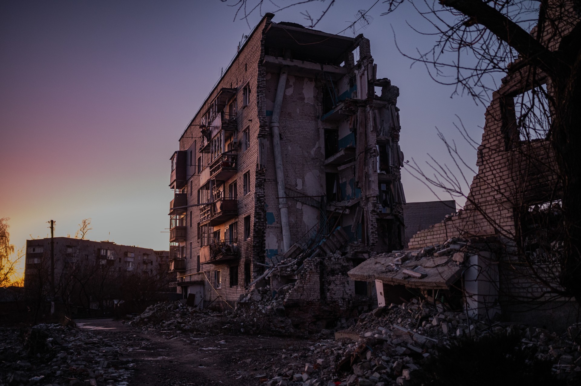 Sugriautas daugiabutis Iziume. ©Denis Vėjas