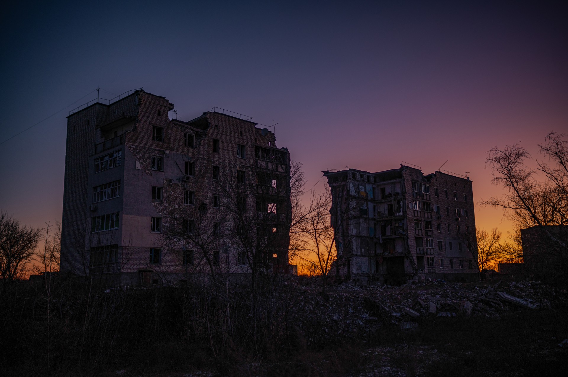 Sugriautas daugiabutis Iziume. ©Denis Vėjas