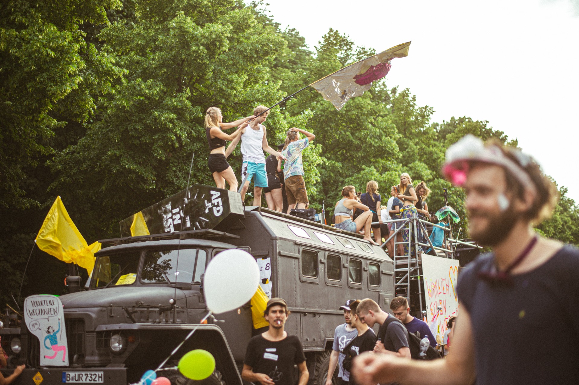 2018 m. gegužę Berlyne vyko AfD palaikymo demonstracija, į kurią susirinko 5 tūkst. žmonių. Tuo pat metu vyko kontrprotestas, į kurį susirinko apie 20 tūkst. žmonių. ©Denis Vėjas