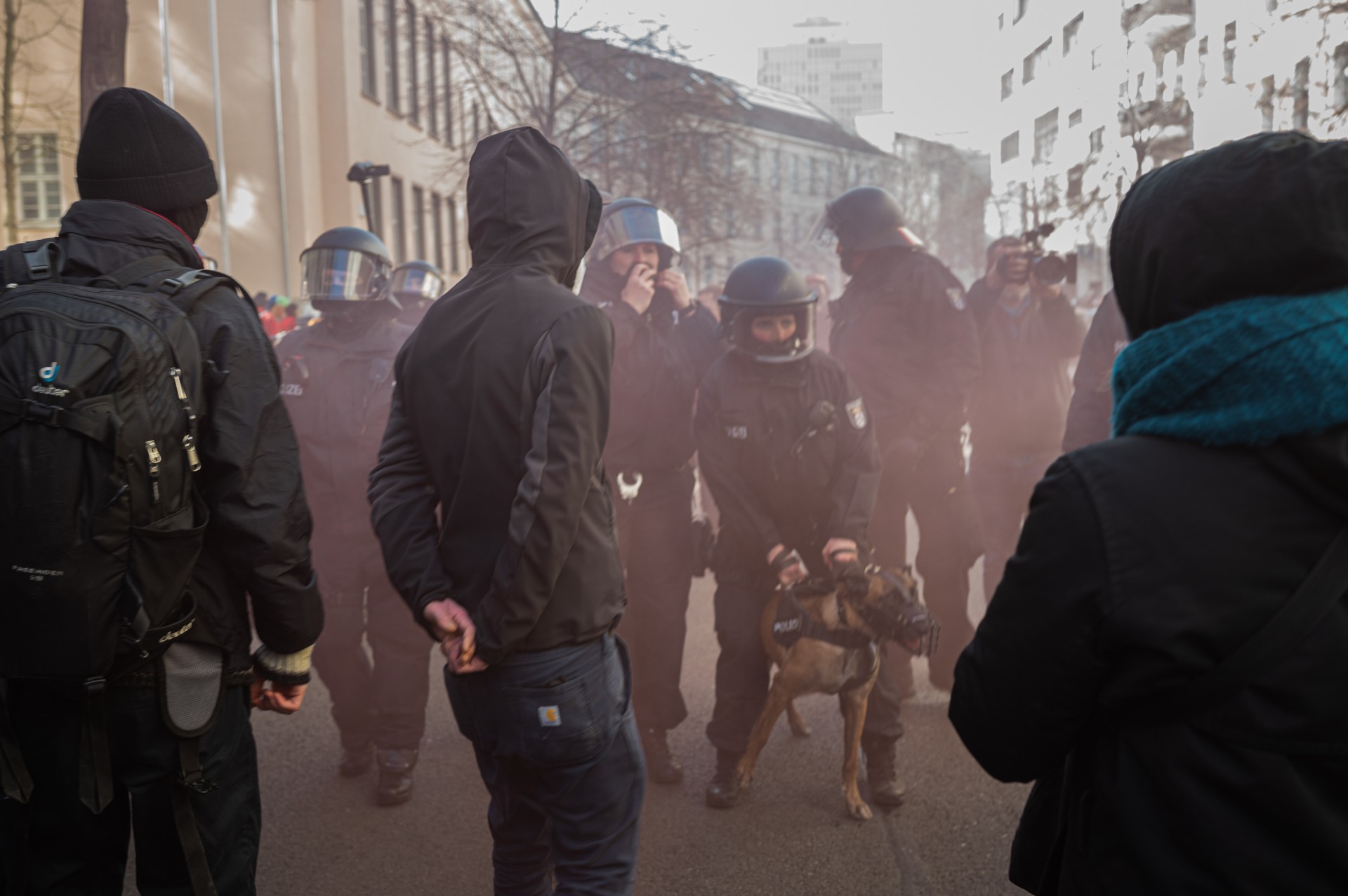 Policija ašarinių dujų debesyje. ©Denis Vėjas