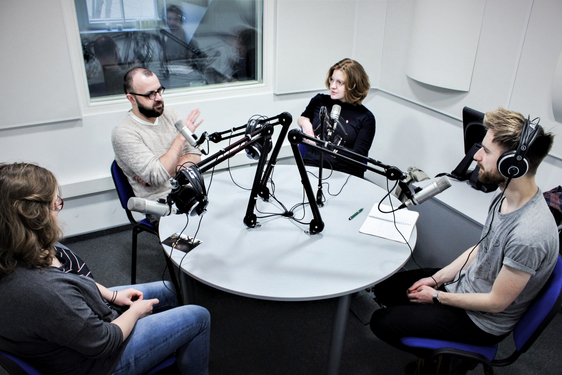 Pokalbis su NARA (tuomet NYLA) podkasto klasuytojais Vilniuje, Start FM radijo studijoje ©Gintarė Kulytė