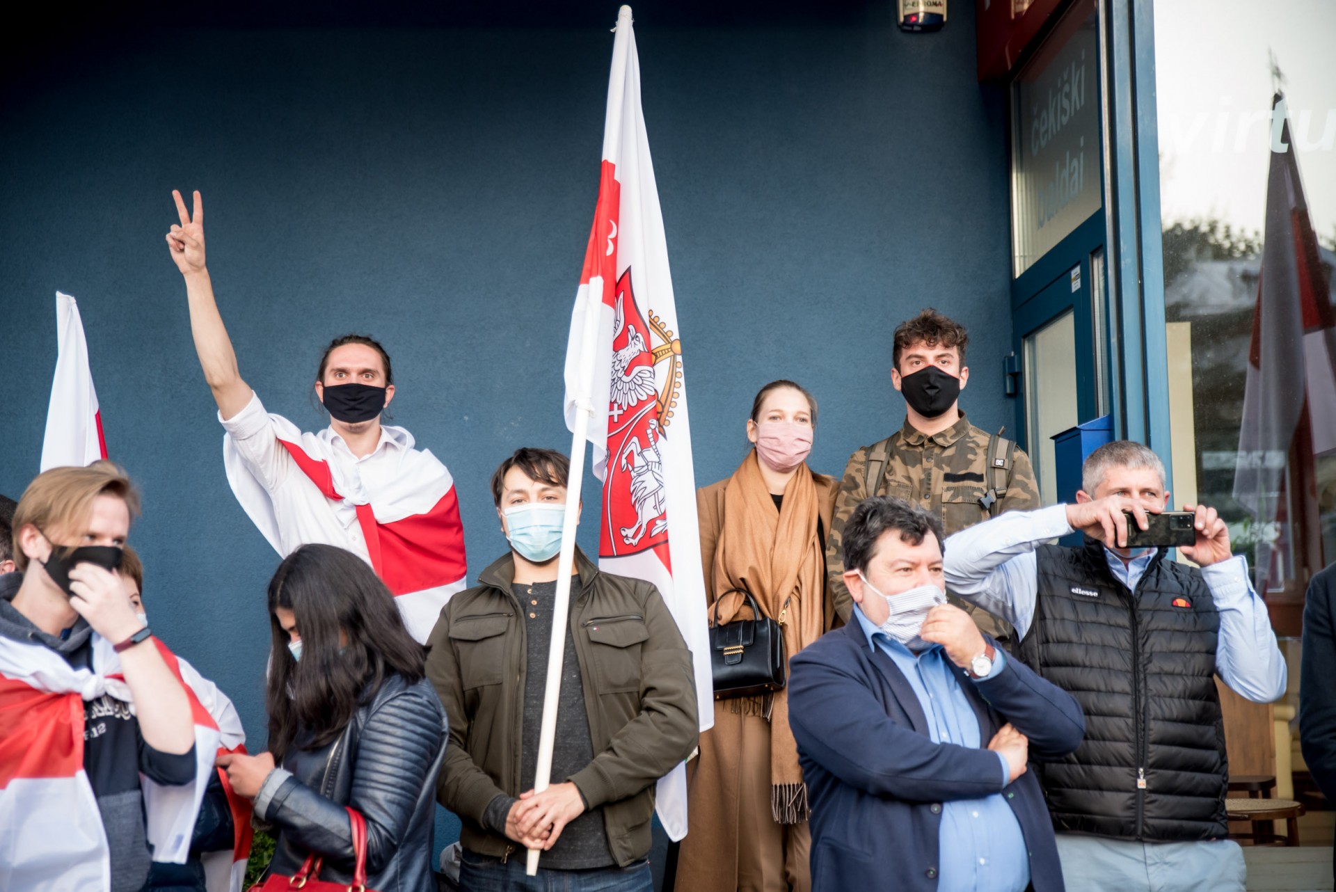 Demonstracijos prie Baltarusijos ambasados Lietuvoje vyksta kiekvieną dieną nuo protestų pradžios. Tomas prie jų prisijungia kelis kartus per savaitę. ©Artūras Morozovas