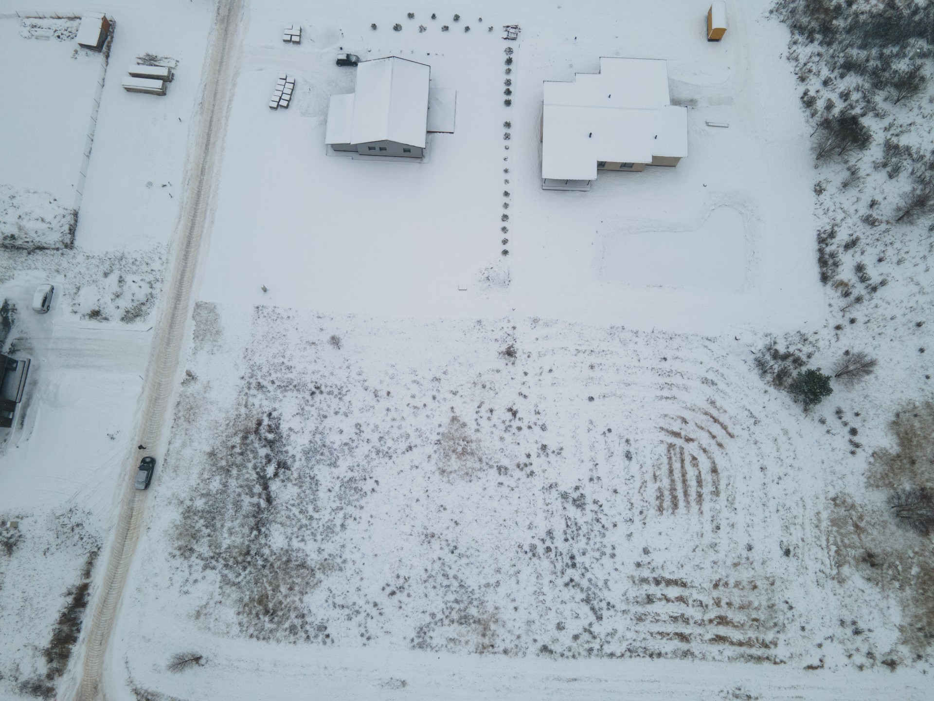 P. Jakšto gatvėje esantis sklypas, kuriame turėjo įsikurti dar vieni grupinio gyvenimo namai Rokiškyje, tačiau bendruomenė sukilo prieš tai. ©Mindaugas Drigotas