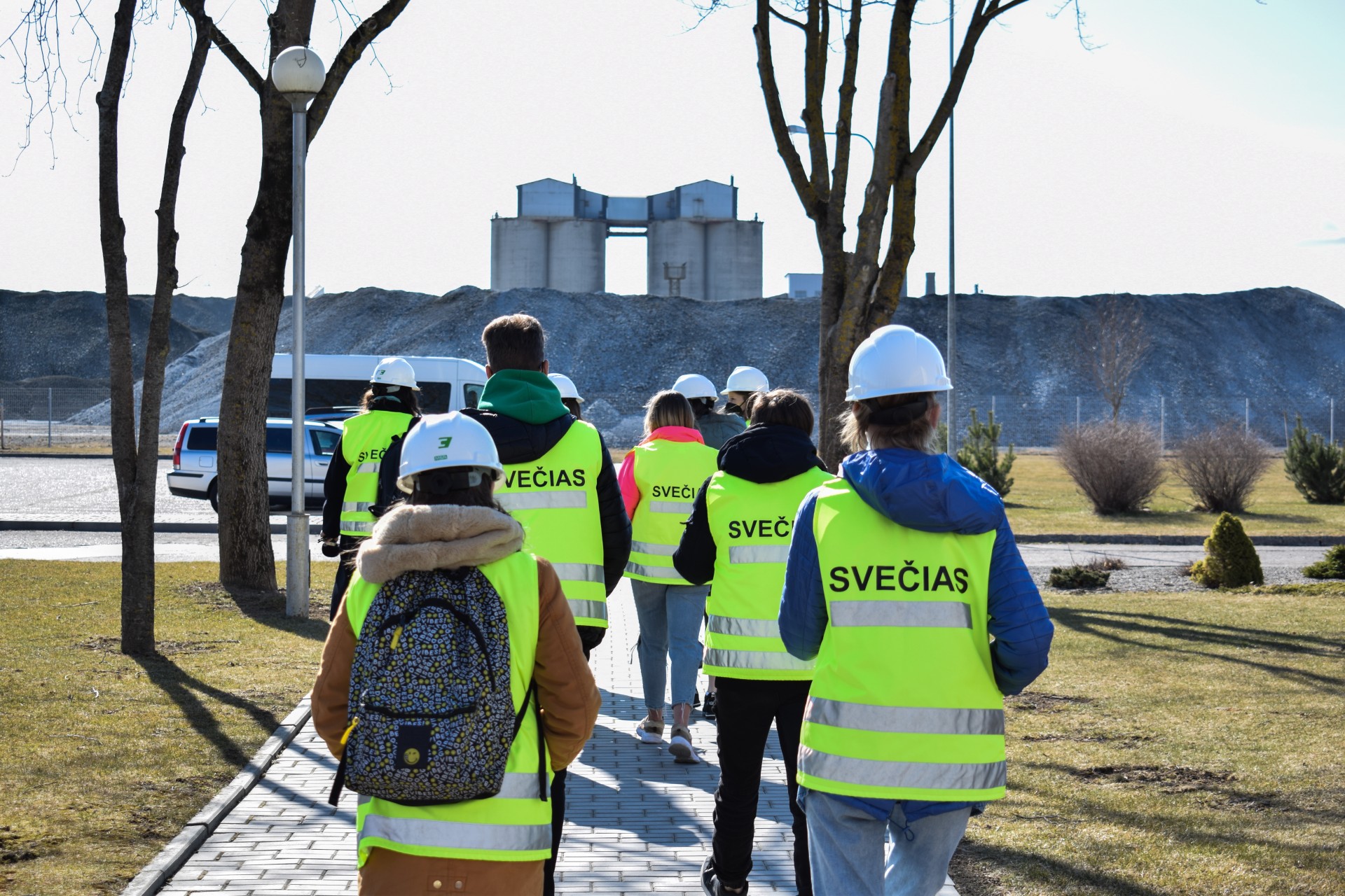 Gaminant cementą į aplinką išsiskiria didelis kiekis CO2, kuris šildo klimatą. „Akmenės cemento“ išskiriamas CO2 kiekis sudaro apie 5 proc. visų Lietuvos CO2 emisijų. ©Egidija Kačinskaitė