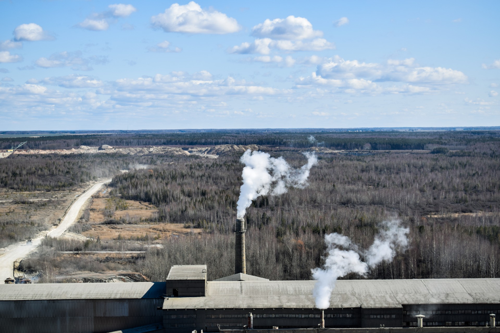Vienintelė Lietuvoje cemento gamykla pradėta statyti 1947 m., o veikti pradėjo 1952-aisiais. Aplink ją susikūrė ir naujas miestas – Naujoji Akmenė. ©Egidija Kačinskaitė