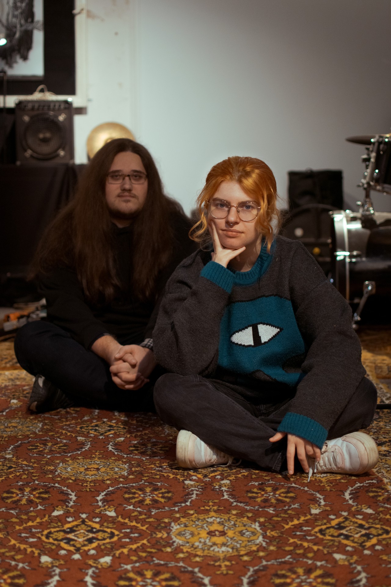 Grupės „Morėsakys“ muzikantai Matas ir Veronika savo studijoje. ©Julija Stankevičiūtė