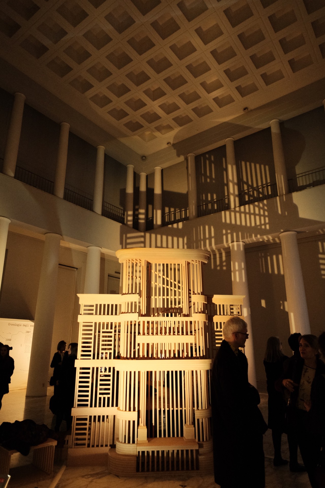 Nomedos ir Gedimino Urbonų meninės instaliacijos „Villa Lituania“ maketas – balandinė „Museo delle Civiltà“ Romoje 2023 m. gruodį. ©Remigijus Paulauskas