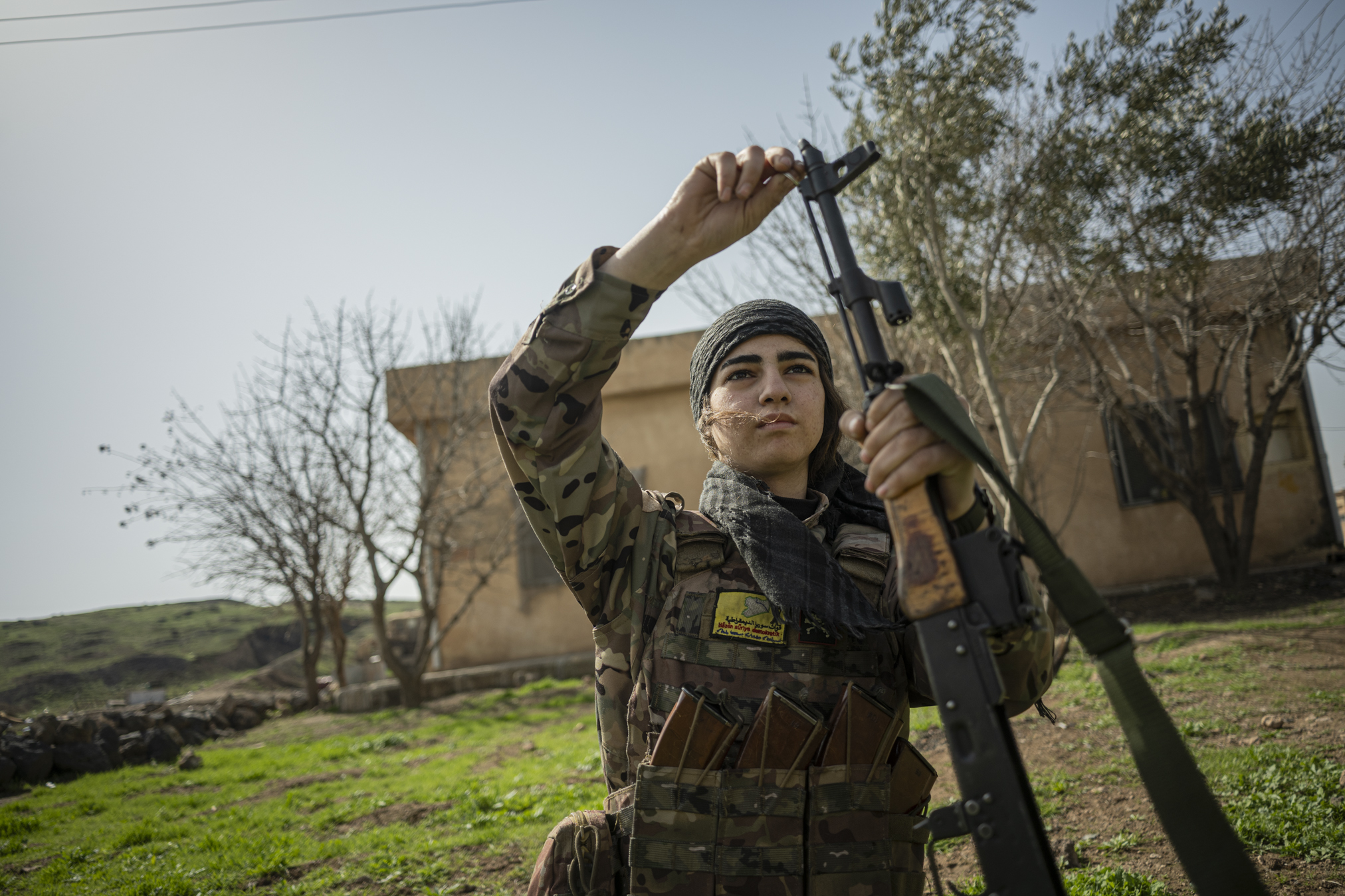 Kurdės Sirijoje pradėjo ginkluotis, kai ISIS užpuolė Rožavą, nes nelaisvė joms reiškė sekso vergiją. ©Denis Vėjas