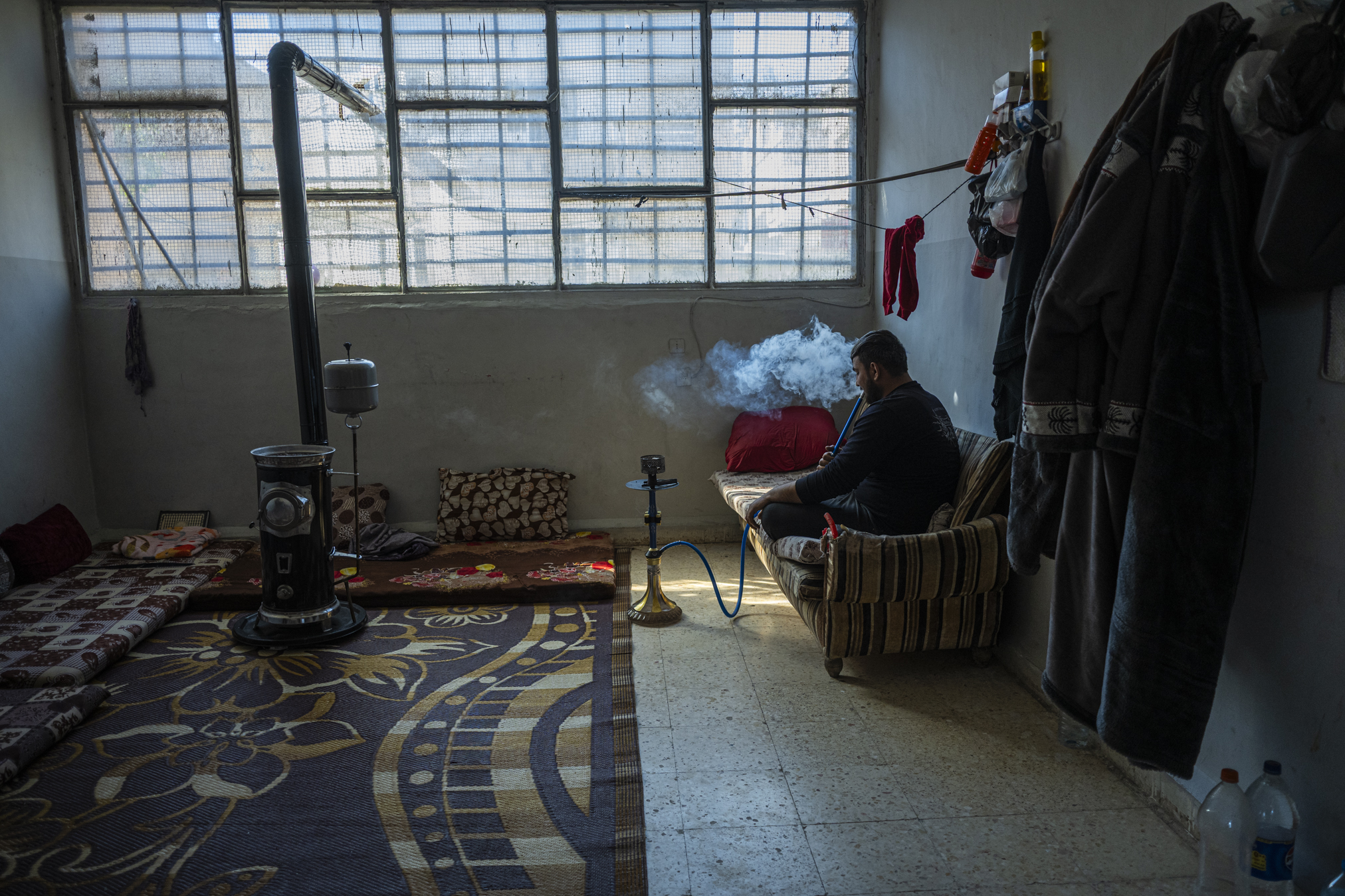 Pasak Fedan, kurdų namai Afrine virto kalėjimais ir karinėmis bazėmis. Fedan sako, kad jos šeimos namas išliko, nes ji per trečią asmenį Turkijos kariams sumokėjo 1000 dolerių.  ©Denis Vėjas