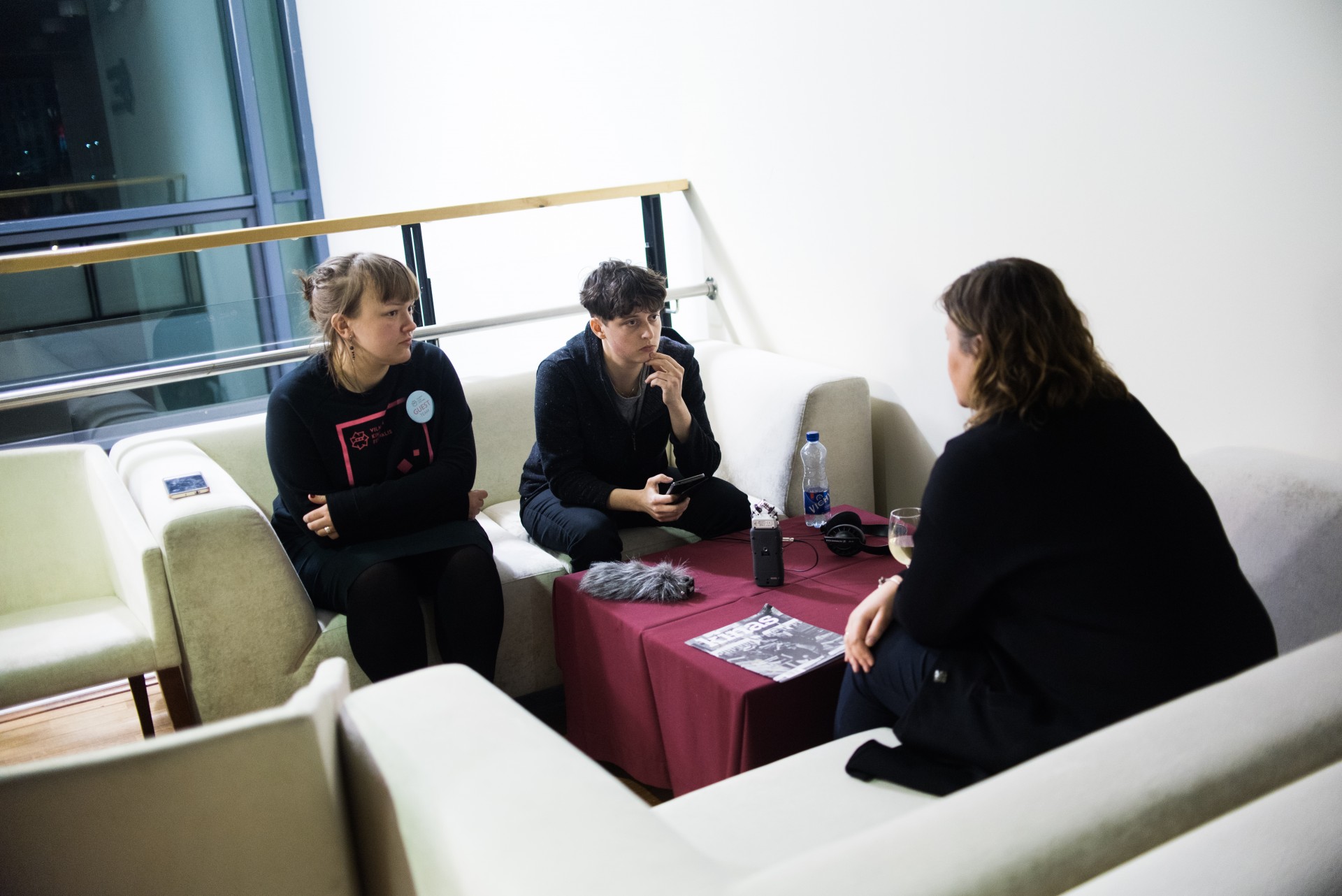 Oksana Liu ir Kata Bitowt, interviu su Natalija Meščaninova Vingio kino teatre Vilniuje metu. ©Gabriela Aleksejeva