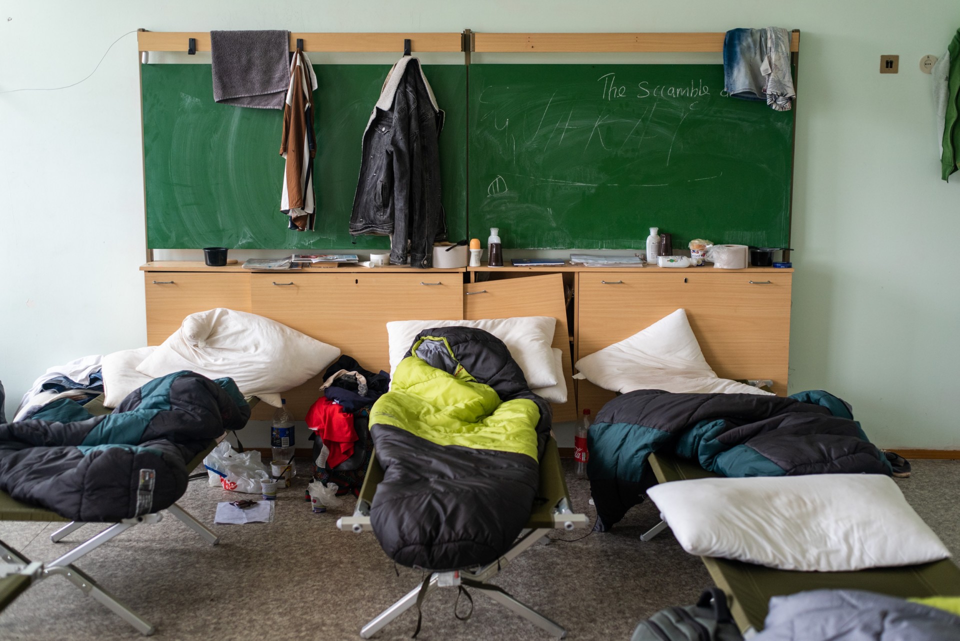 Migrantų stovykla mokykloje Vydeniuose, 2021-ųjų rugpjūtį, iki prasidedant mokslo metams. ©Berta Tilmantaitė