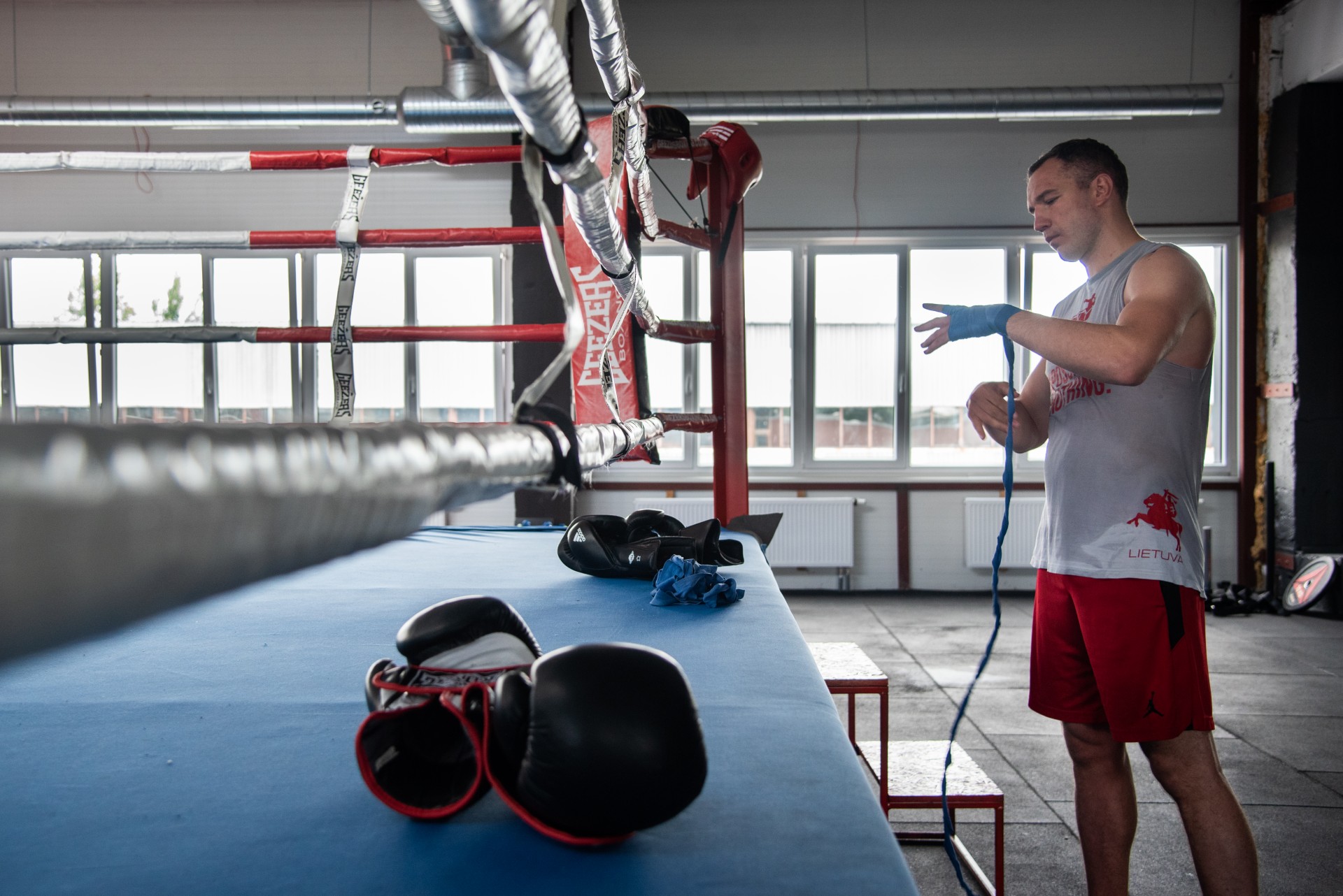 Boksininkas Tadas Tamašauskas savo sporto klube Vilniuje. ©Severina Venckutė