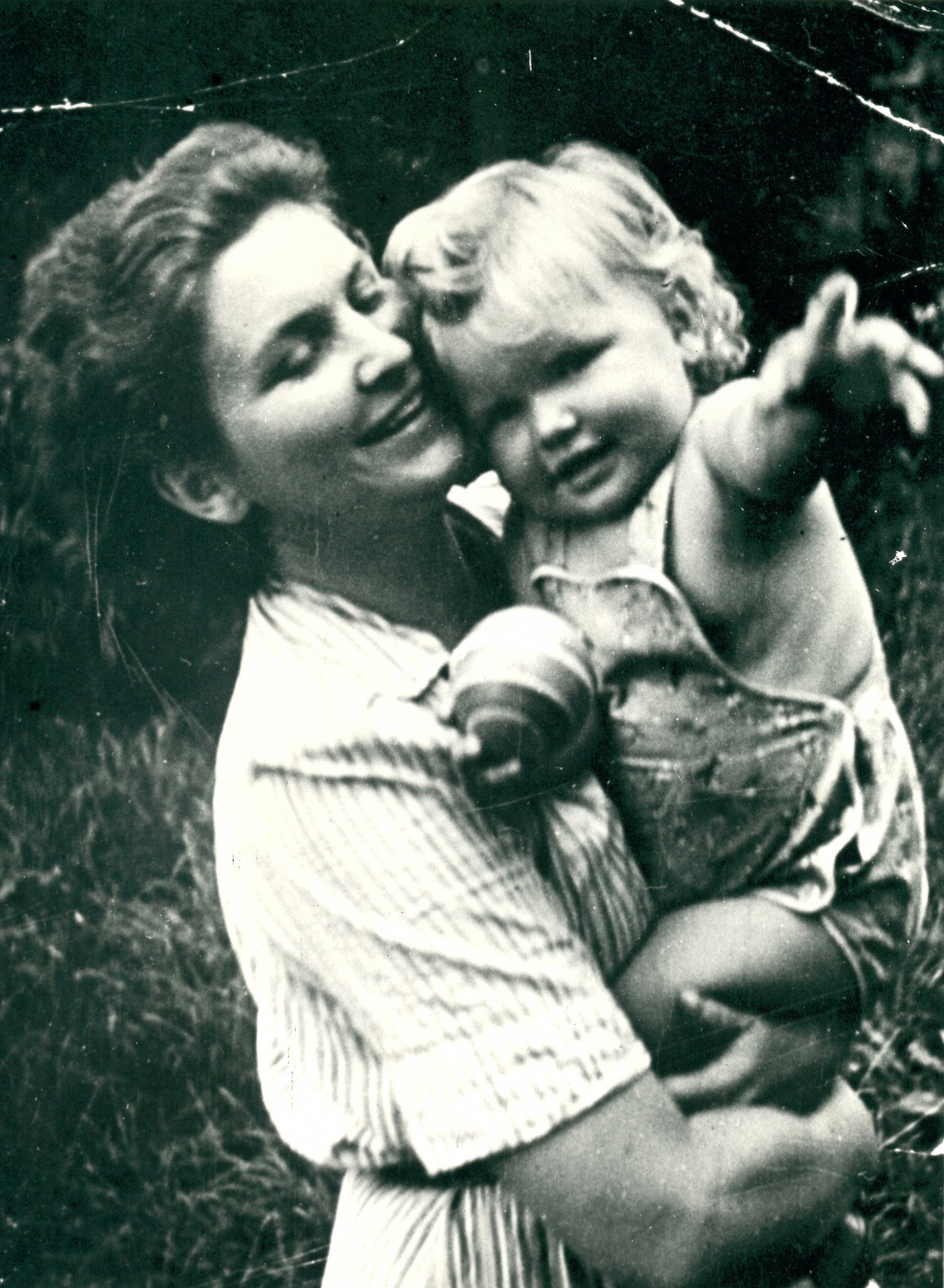 Marija Gimbutienė su dukra Rasa, 1955 m.