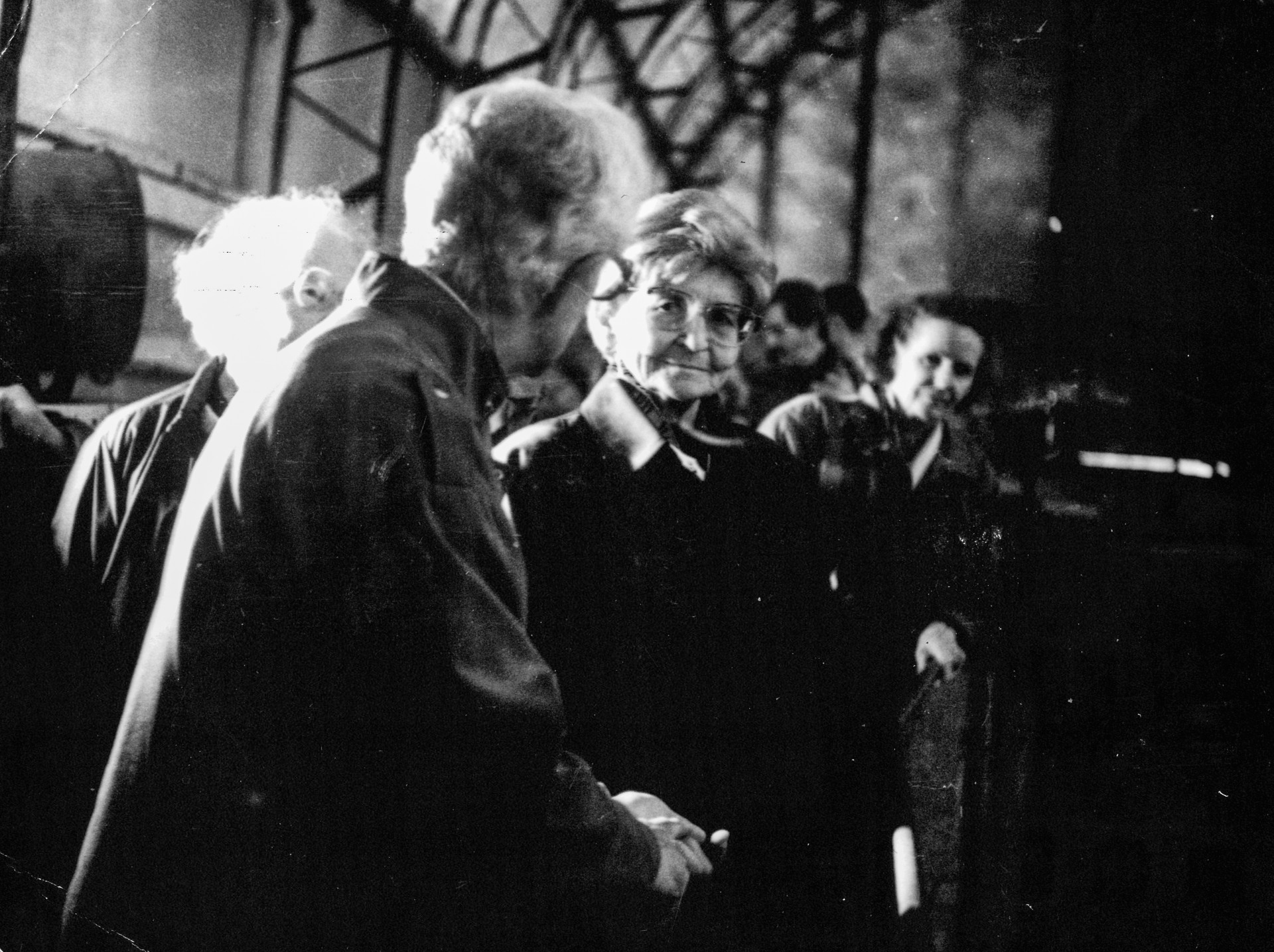 Iš kairės: Meilė Lukšienė, Vytautas Urbonavičius, Marija Gimbutienė, 1993 m. ©A. Tarvydas