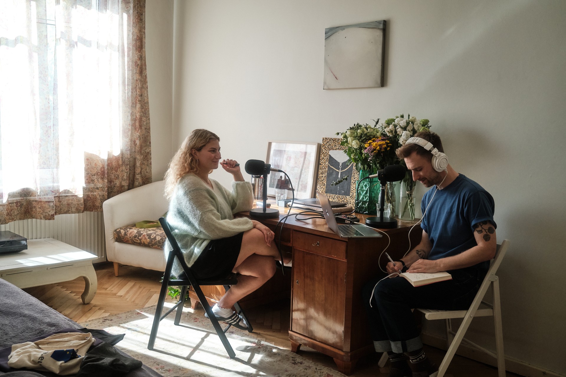Prie šio stalo bute Vilniuje Marija redagavo „Tu man nieko neprimeni“ scenarijų. Pirmąją jo versiją ji parašė per tris savaites rezidencijoje Bratislavoje 2019 m. ©Karolis Pilypas Liutkevičius