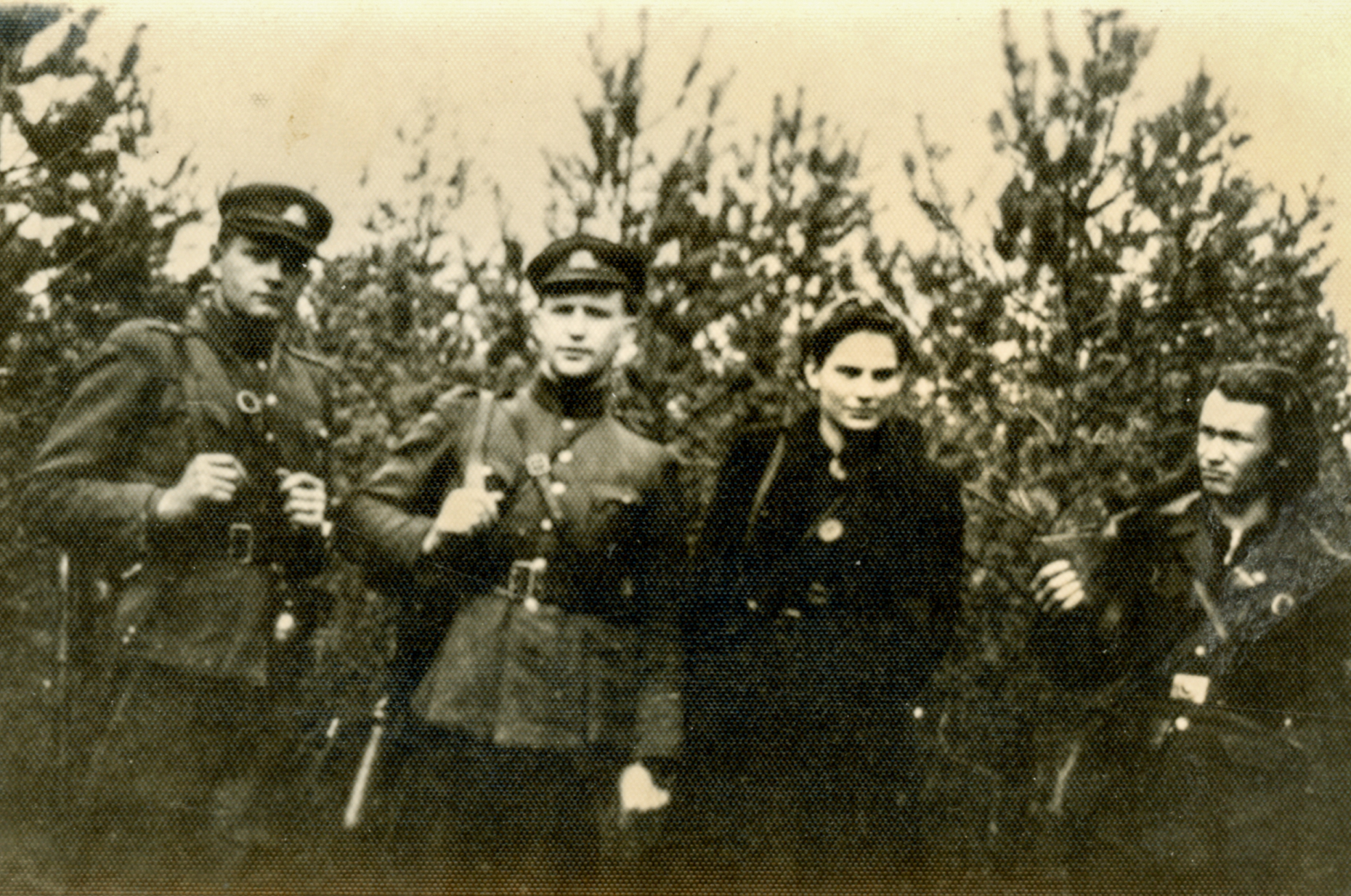 Partizanė Genovaitė Juodytė-Pracišauskienė (trečia iš kairės).