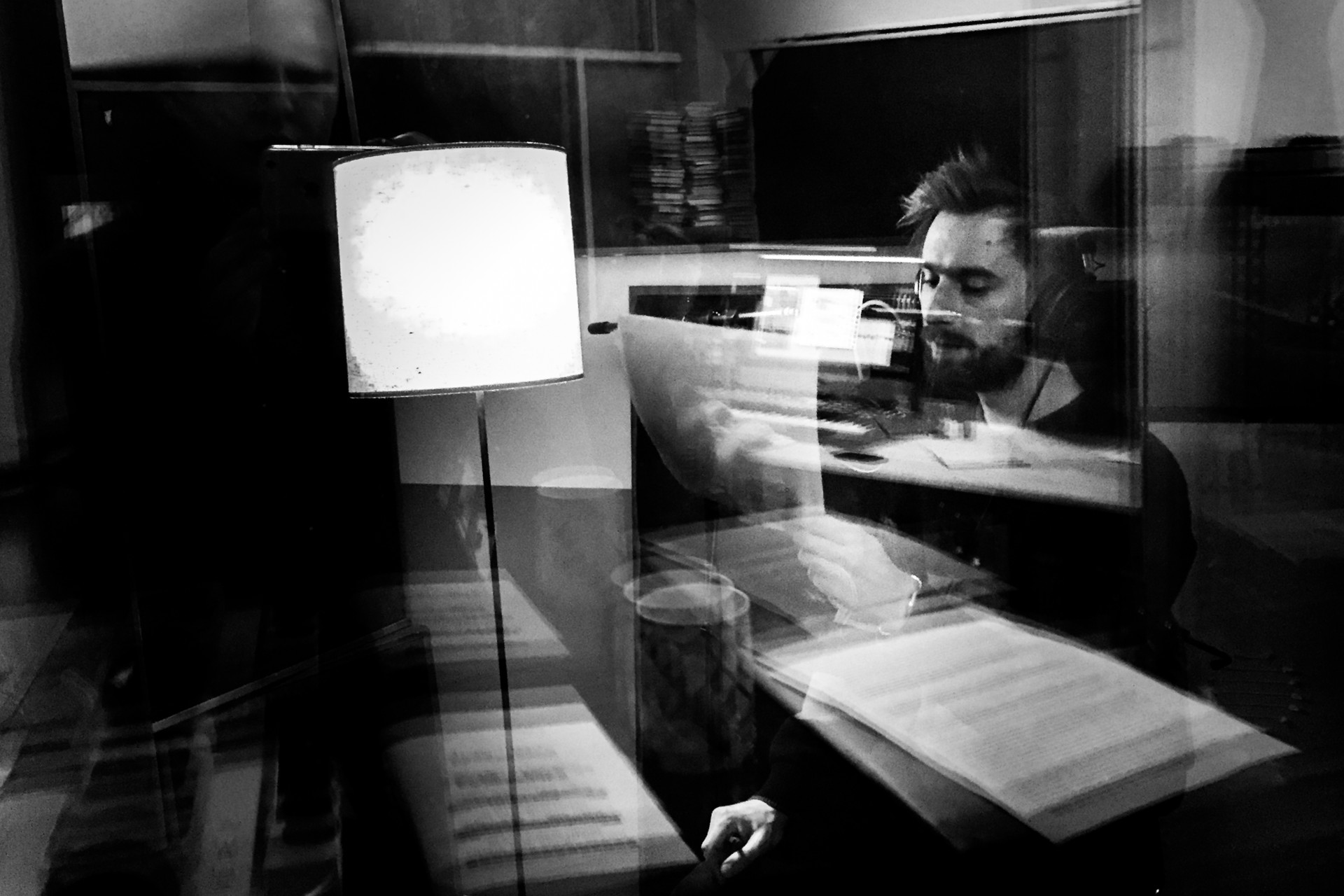 Podkasto prodiuseris Karolis Vyšniauskas studijoje. ©Indrė Kiršaitė