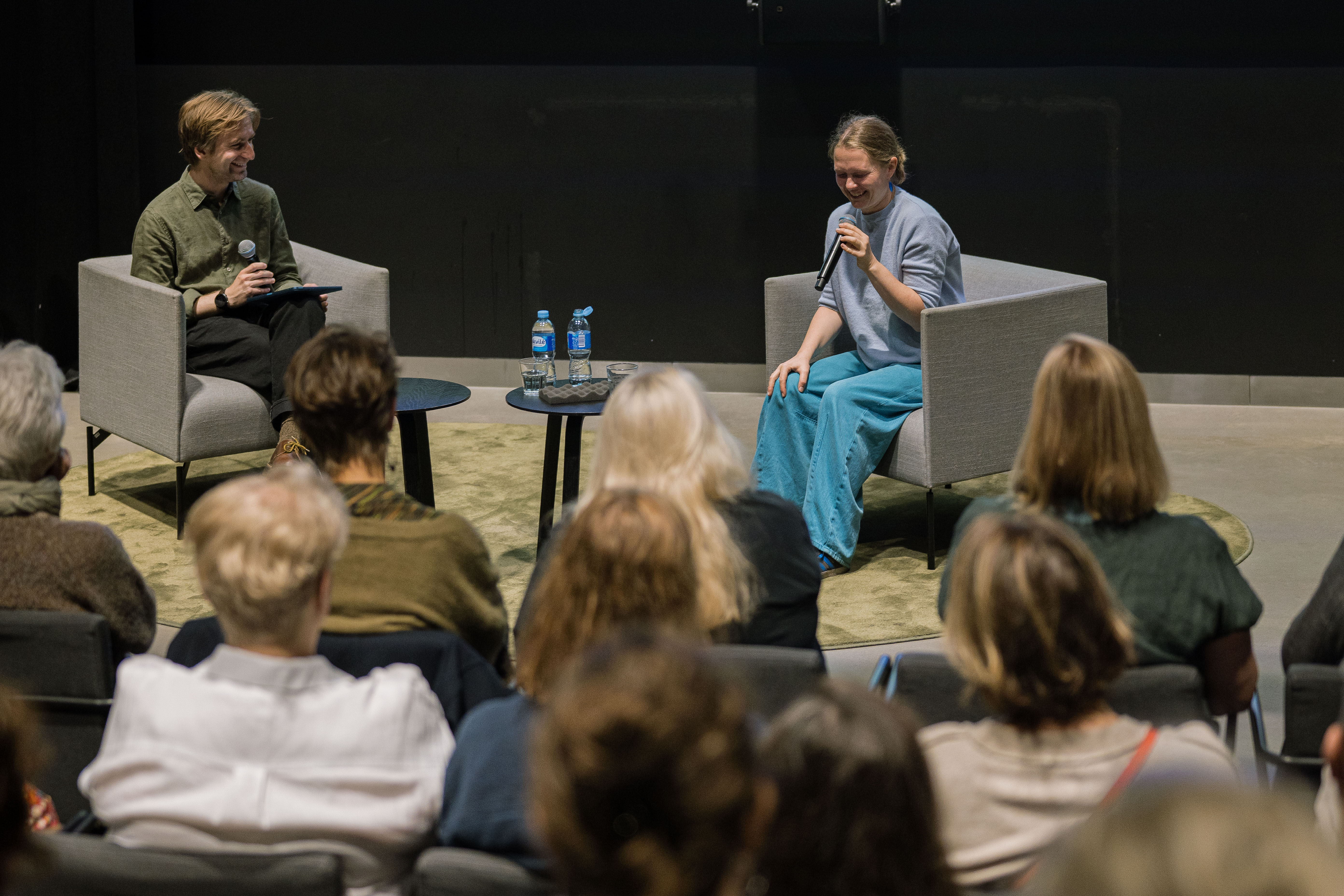 Žurnalistas Karolis Vyšniauskas ir dirigentė Mirga Gražinytė-Tyla NARA festivalyje. ©Kotryna Juškaitė