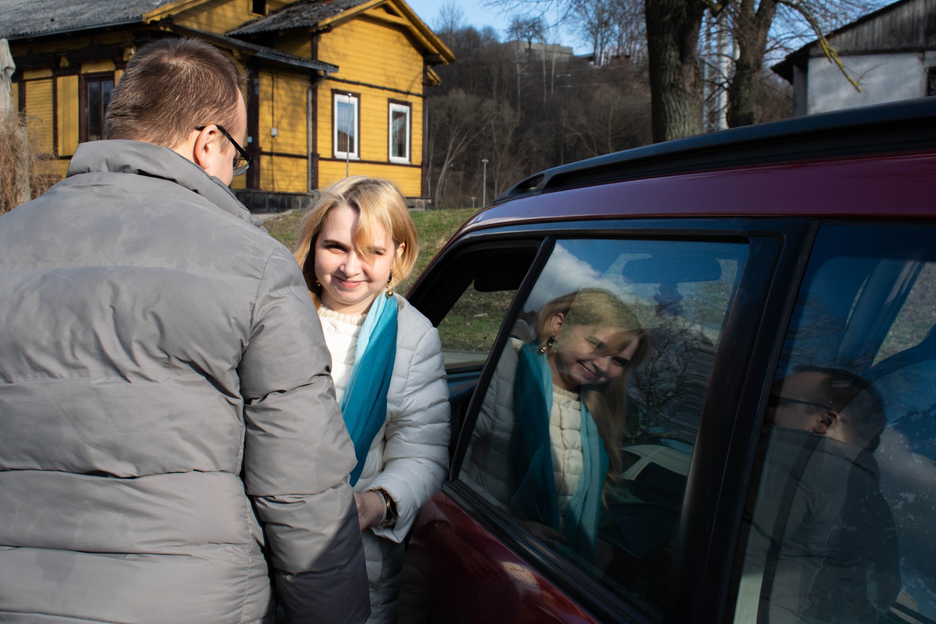 Živilė ir Michailas draugauja jau kuris laikas. Michailas pas Živilę važinėja traukiniu iš Vilniaus. Nuotraukoje – atsisveikinimas prie Kauno traukinių stoties. ©Julija Stankevičiūtė