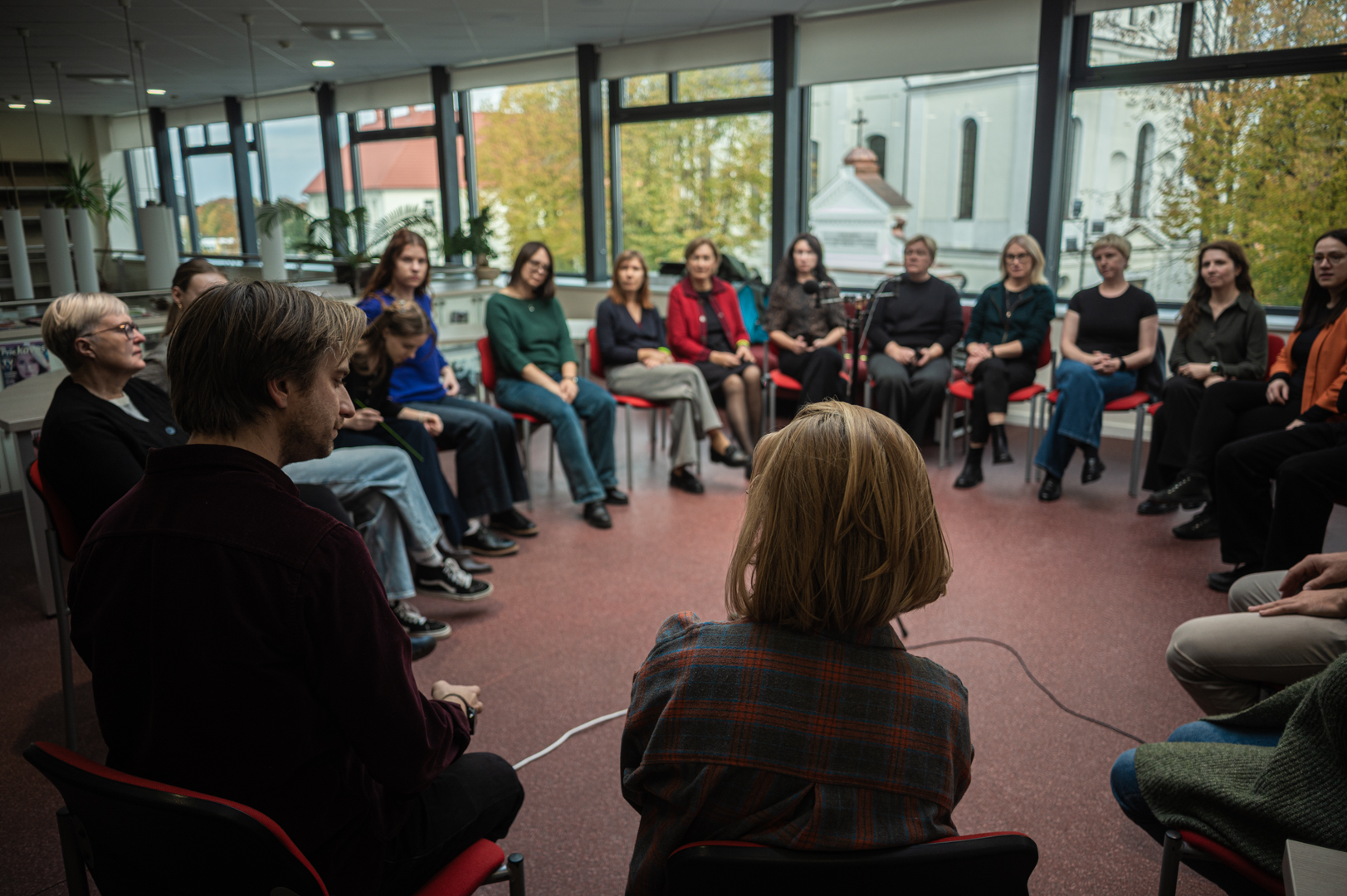 NARA įsiklausymų diskusijos vyksta atviro rato principu, atsakymų į visuomeninius klausimus ieškant bendruomeniniame pokalbyje. ©Denis Vėjas