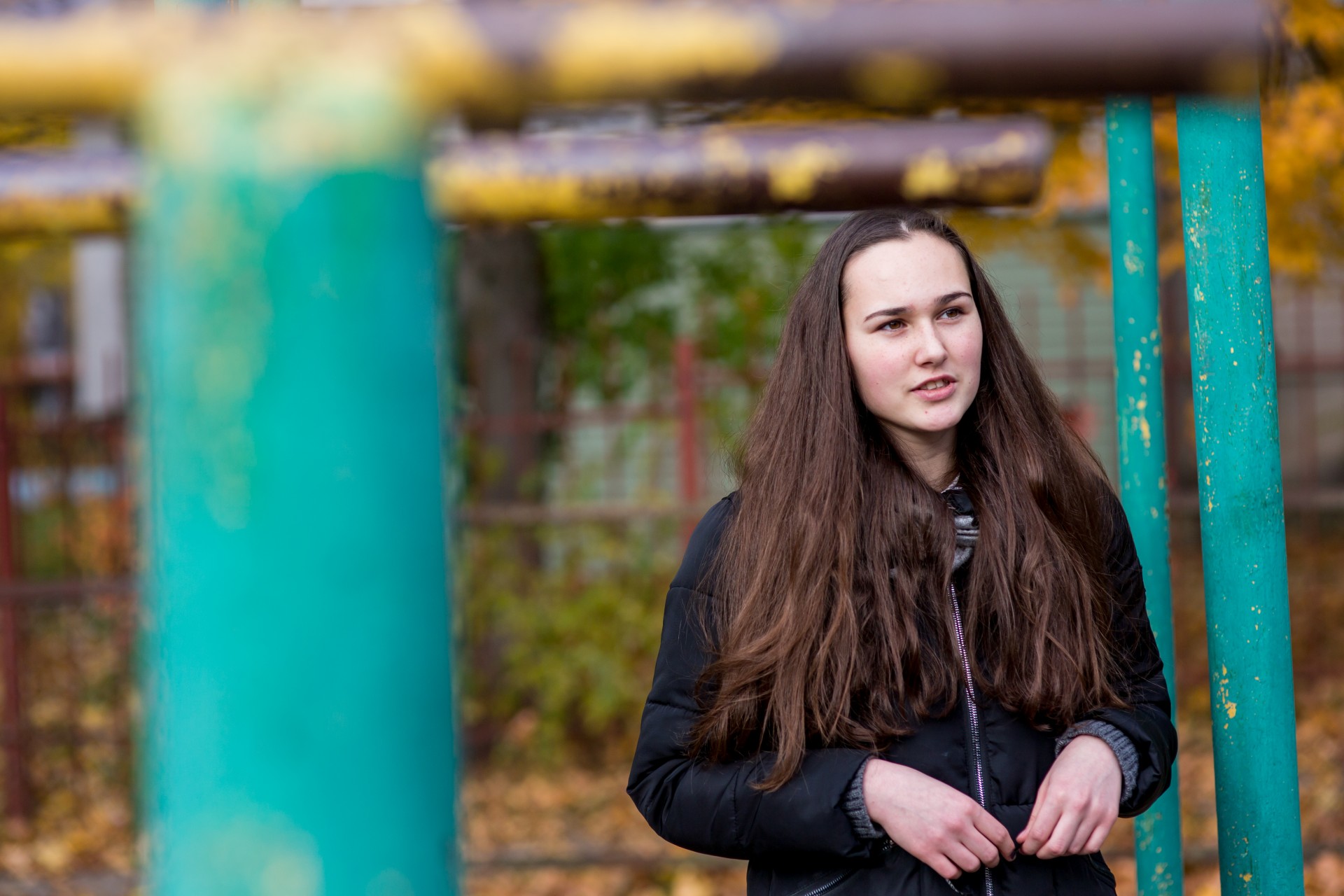 Lora užaugo Vilniaus tabore, bet jos šeimos namas sudegė. Šiandien ji gyvena socialiniame būste, bet grįžta į taborą mokytis matematikos pas ten gyvenančią mokytoją ©Artūras Morozovas