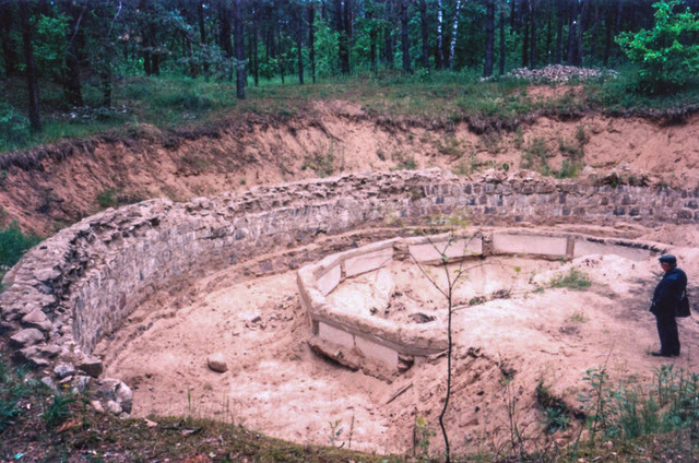 Simonas Zukas Vilniuje, Panerių memoriale, 1997 m. ©David Zukas