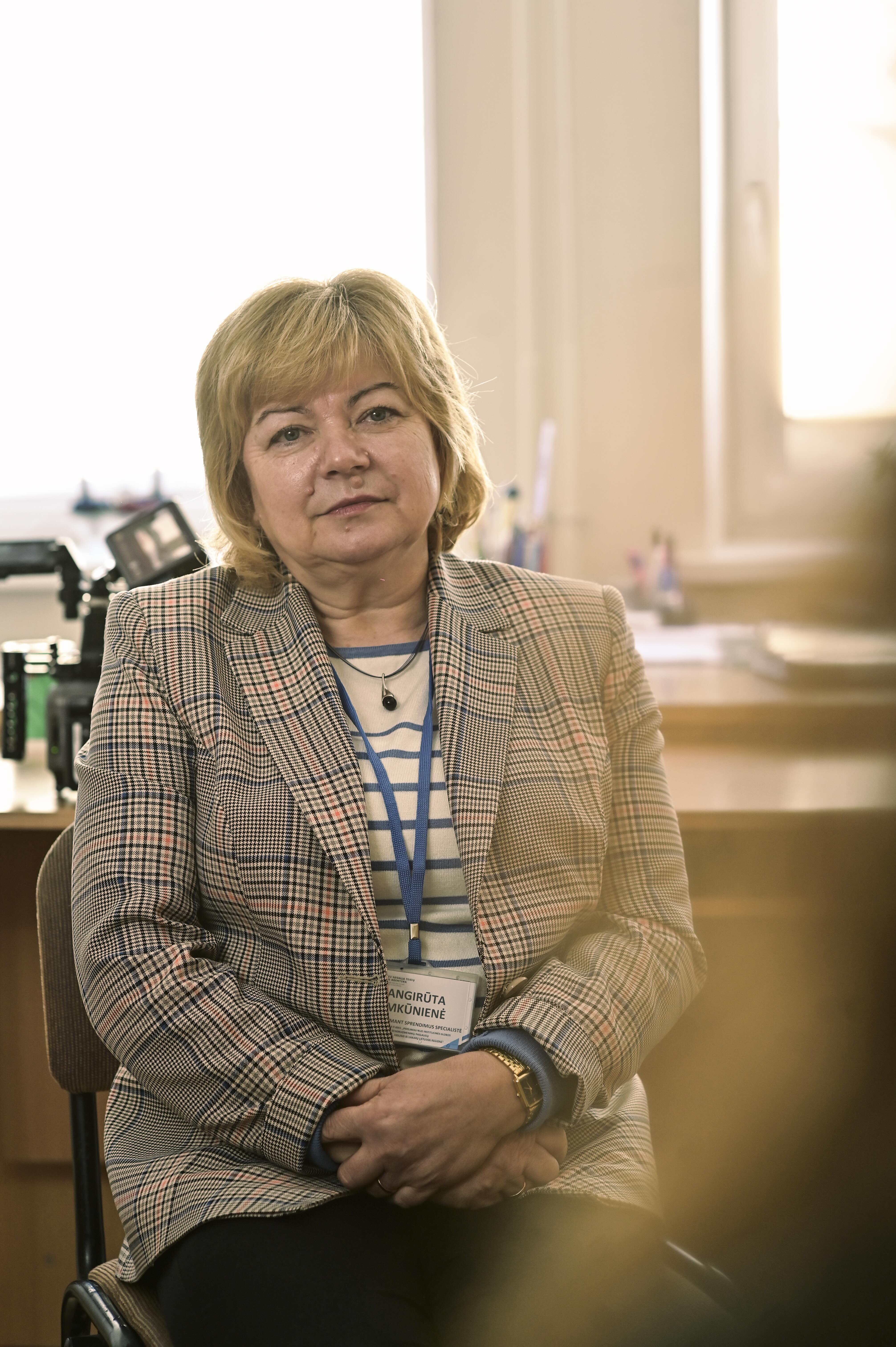 Pagalbos priimant sprendimus specialistė Dangirūta Šimkūnienė, kuri padėjo Ričardui, Simonai ir Alvydui pasiruošti veiksnumo peržiūrai. ©Denis Vėjas