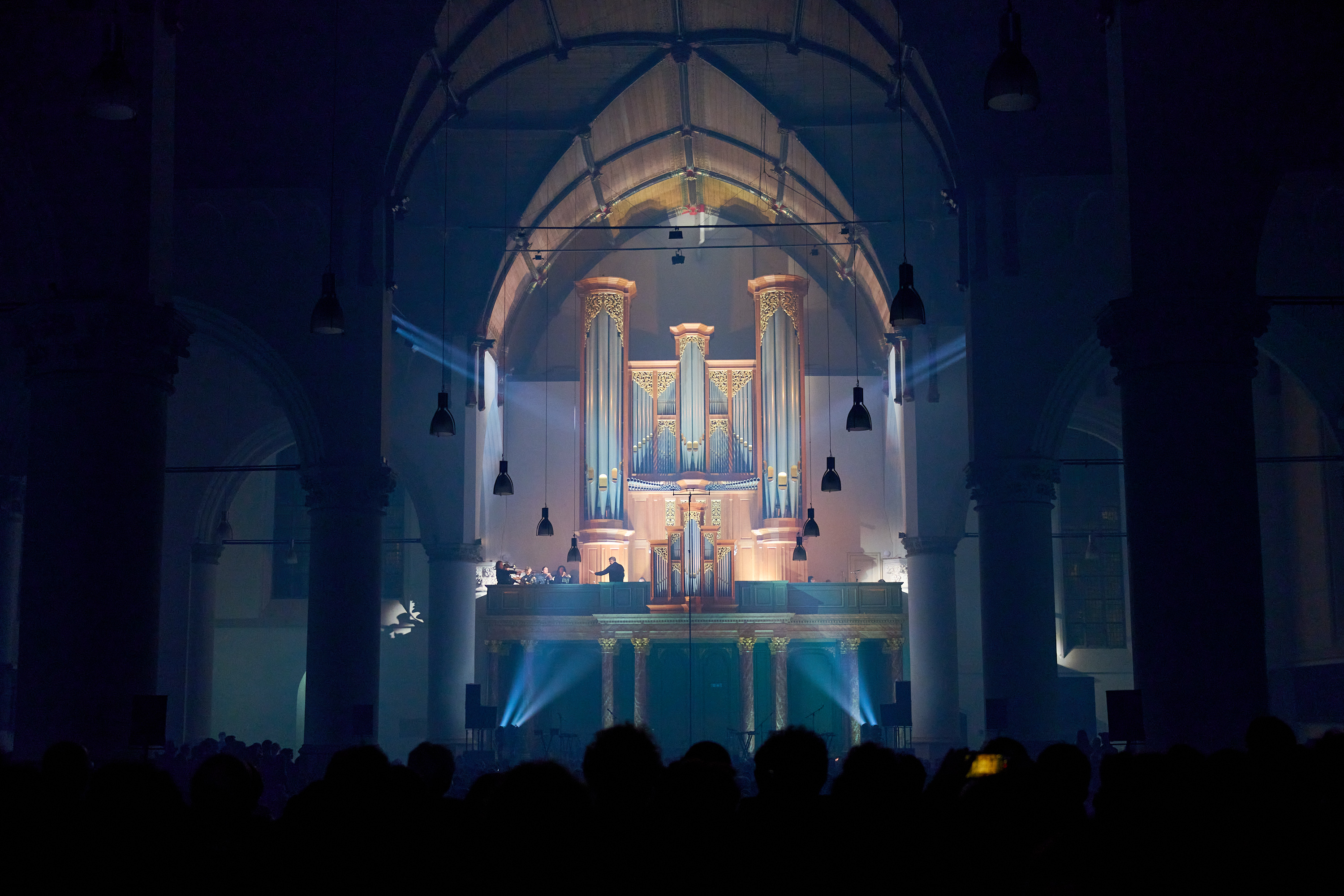 Muzikinė patirtis dažnai yra artima religiniai patirčiai. Šis kadras – iš švedijos kompozitorės Kali Malone kūrinių koncertų Vienoje iš Hagos bažnyčių festivalyje „Rewire“ praėjusiais metais. ©Parcifal Werkman
