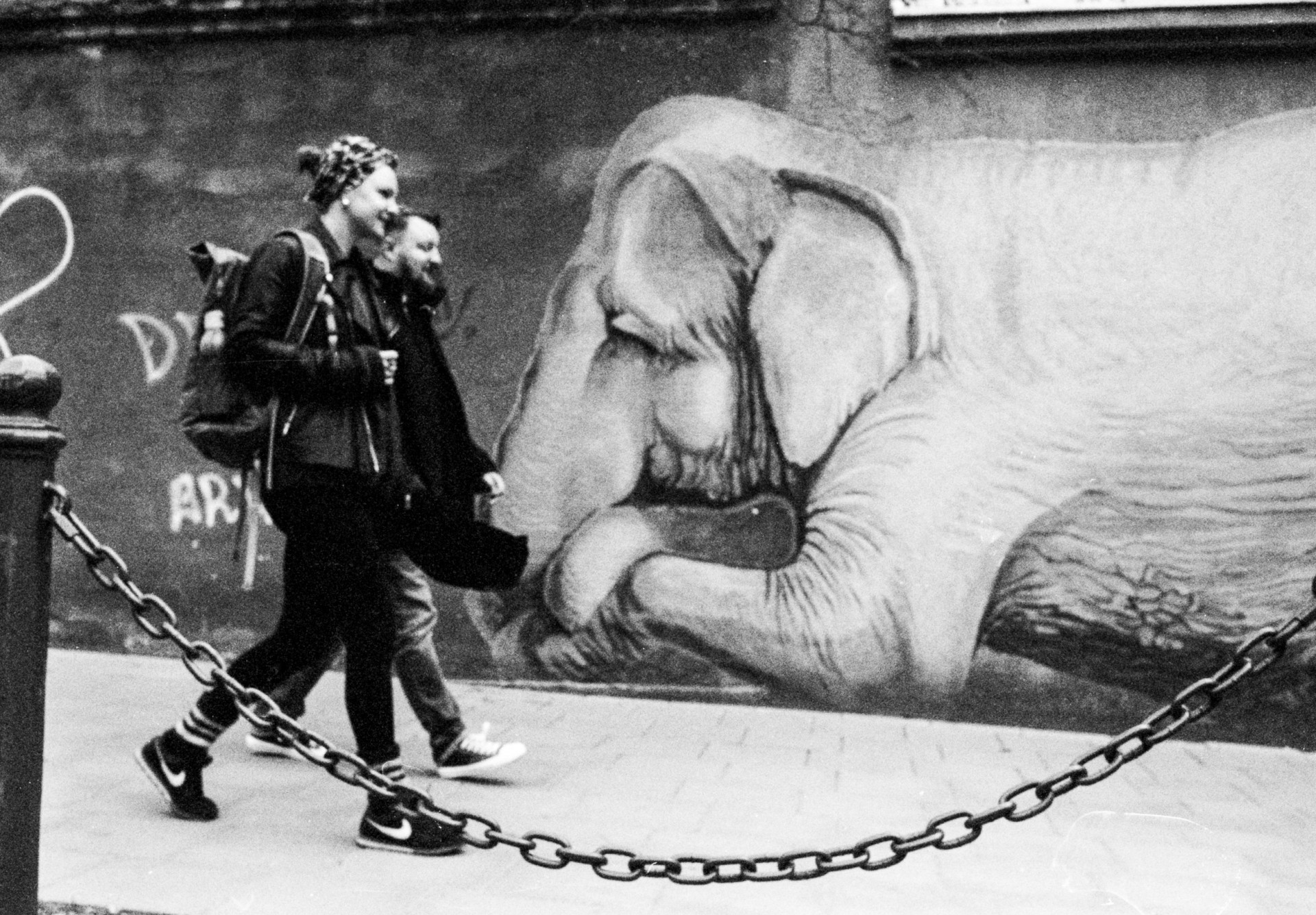 „Moksleiviai manęs paklausė – kas turėtų užpildyti Leonido Donskio vietą? Atsakiau, kad mes visi“, - pasakoja Paulius. ©Artūras Morozovas