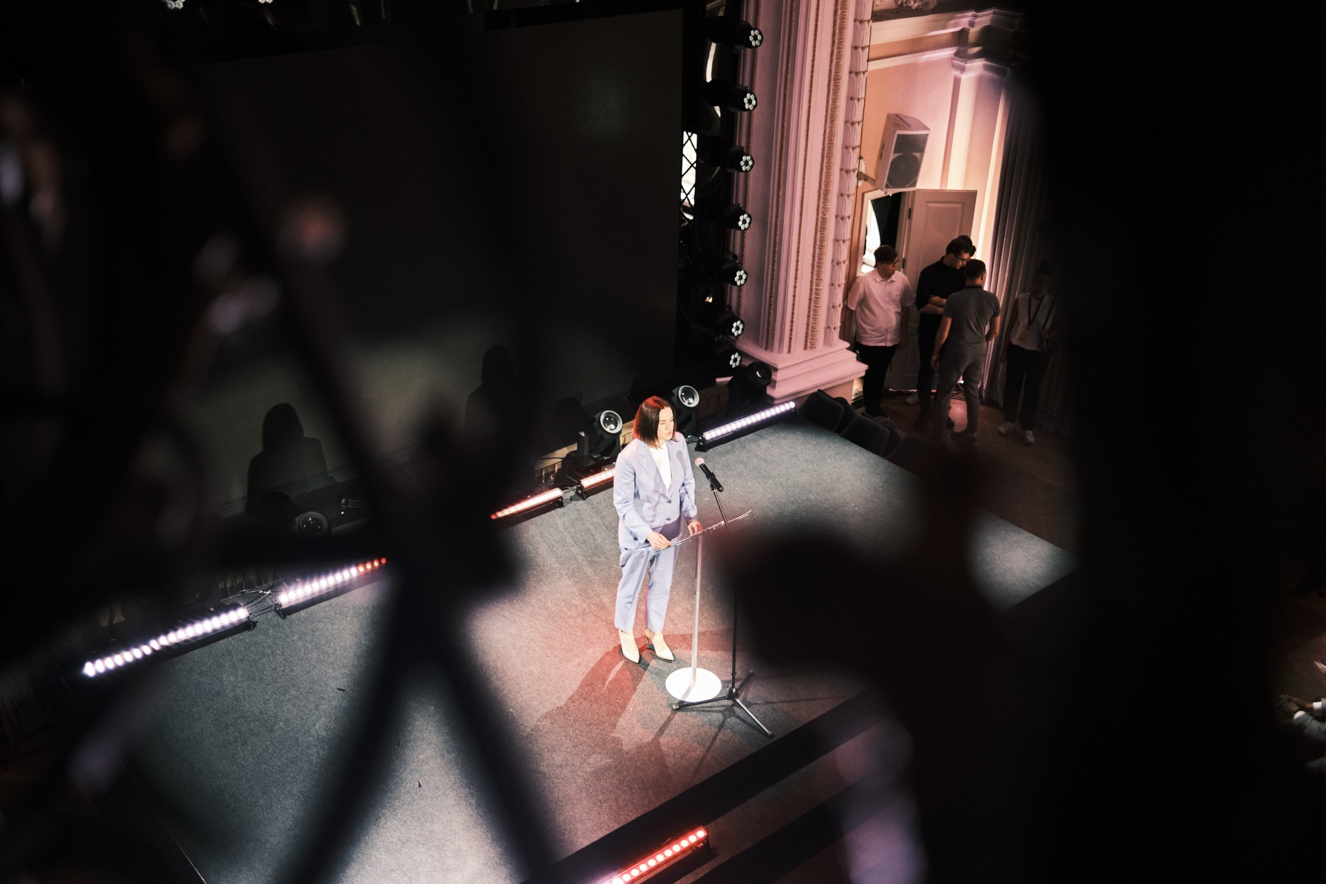 Sviatlana Cichanouskaja kreipiasi į žmones nuo „Vaidilos“ teatro scenos konferencijoje „Naujoji Baltarusija“. ©Karolis Pilypas Liutkevičius