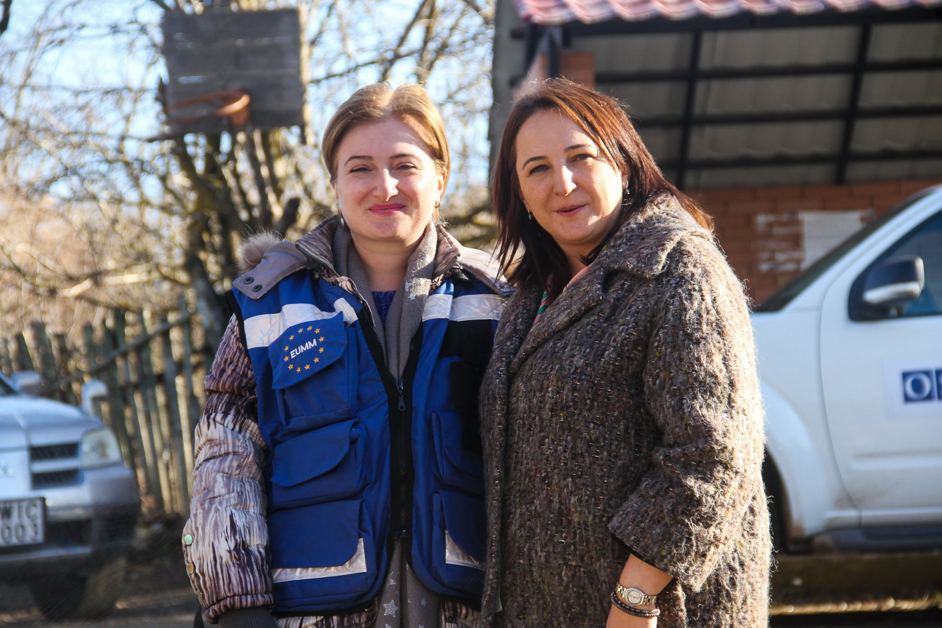 EUMM (ES stebėjimo misijos Sakartvele) atstovė ir Maja Jelena Ruseckaja (Moterų informacijos centras) Čiorčianos kaime.