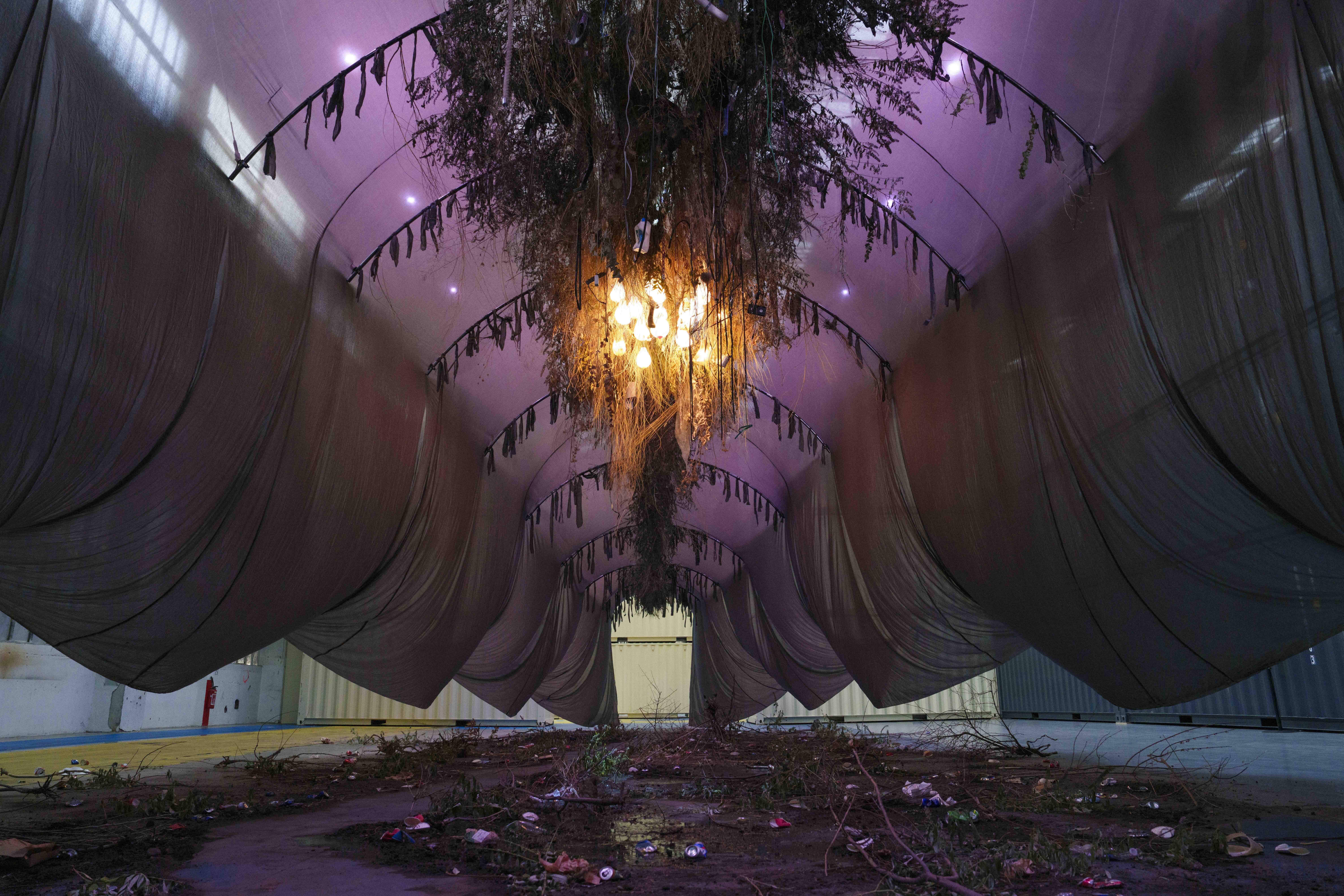 Laure Prouvost „Hovering Caress Amère“ (2022–2026). ©Blandine Soulage / 18-oji Liono bienalė