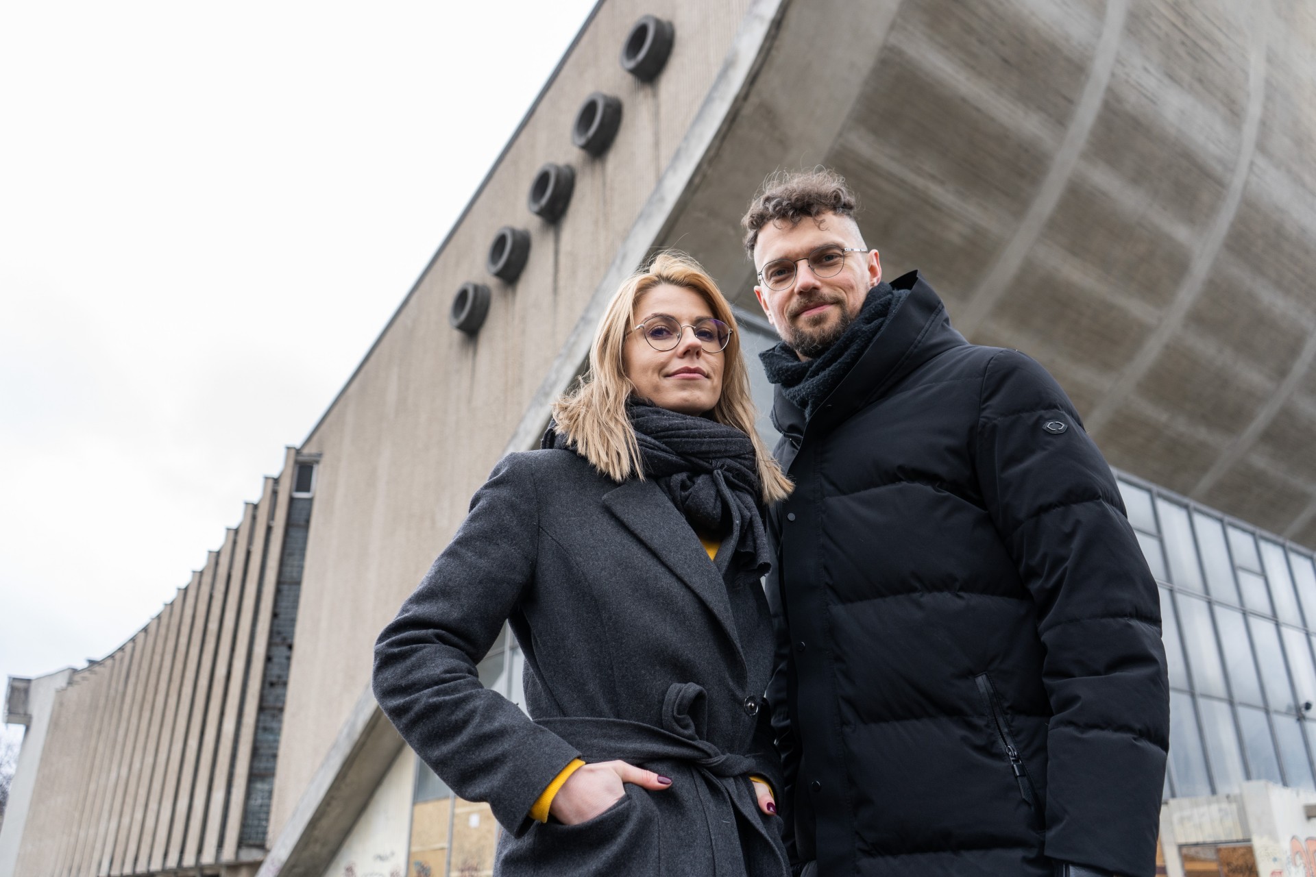 Laurynas Paukštys yra sporto treneris ir scenos judesio dėstytojas LMTA, Aušra Paukštė dirba turizmo sektoriuje. Turėdami būsto paskolą ir stebėdami mažėjančias santaupas jie dabar vertina kiekvieną smulkią darbo galimybę. ©Severina Venckutė
