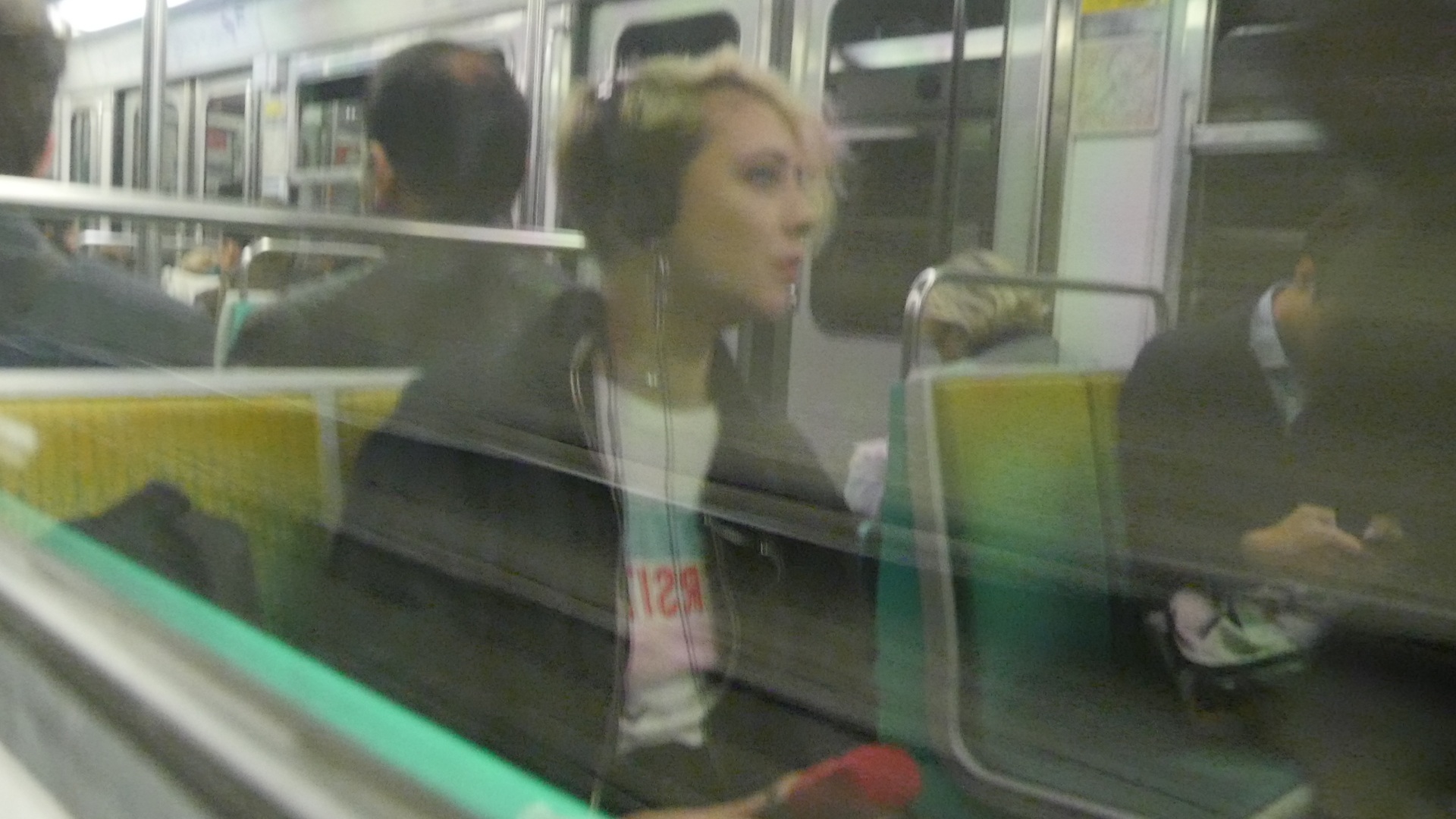 Garsų kolekcionavimas. Vita Ličytė metro Paryžiuje. ©Odeta Vilkišiūtė