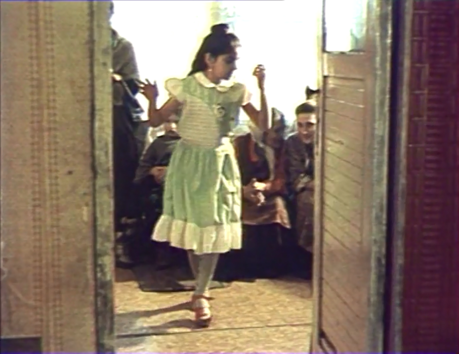 Kadras iš Aleksandro Jevdokimovo filmo „Kirtimų idilės“ (1991).