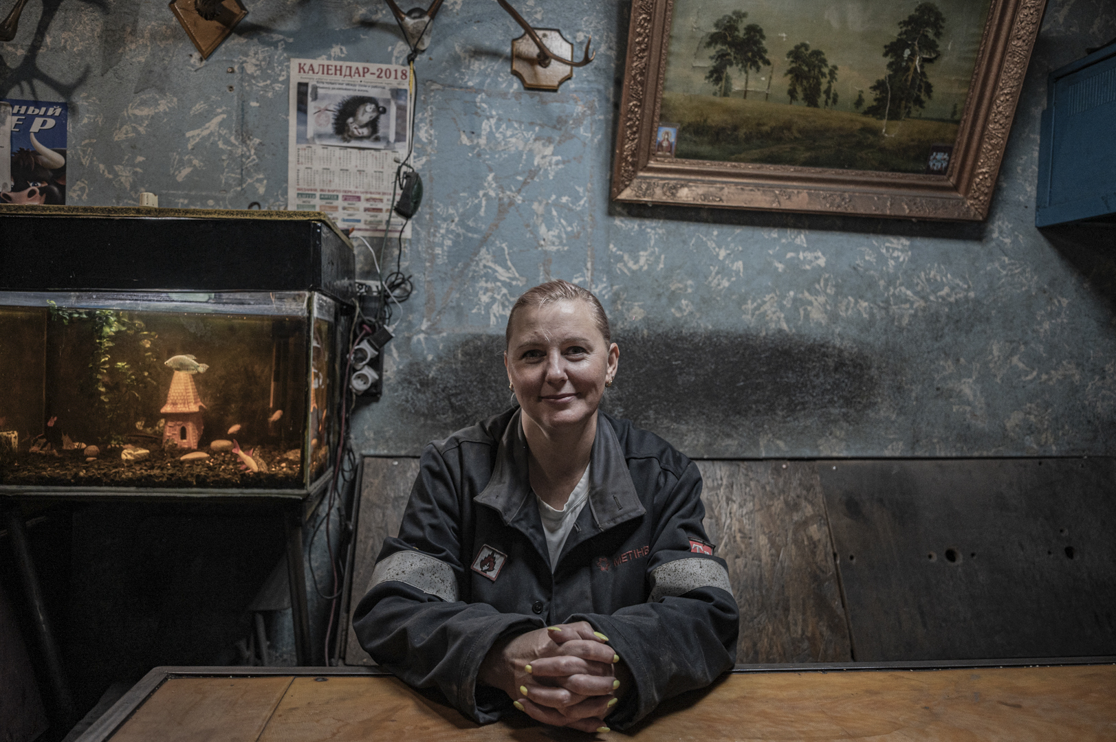 Olga suvirintoja dirba panašiai tiek, kiek tęsiasi karas Ukrainoje – virš dešimt metų. Pastaruosius dvejus metus „Kamet-Stal’“ fabrike. Olga sako, kad bandydama įsidarbinti ne kartą girdėjo, kad moters vieta virti barščius, o ne metalą virinti. ©Denis Vėjas