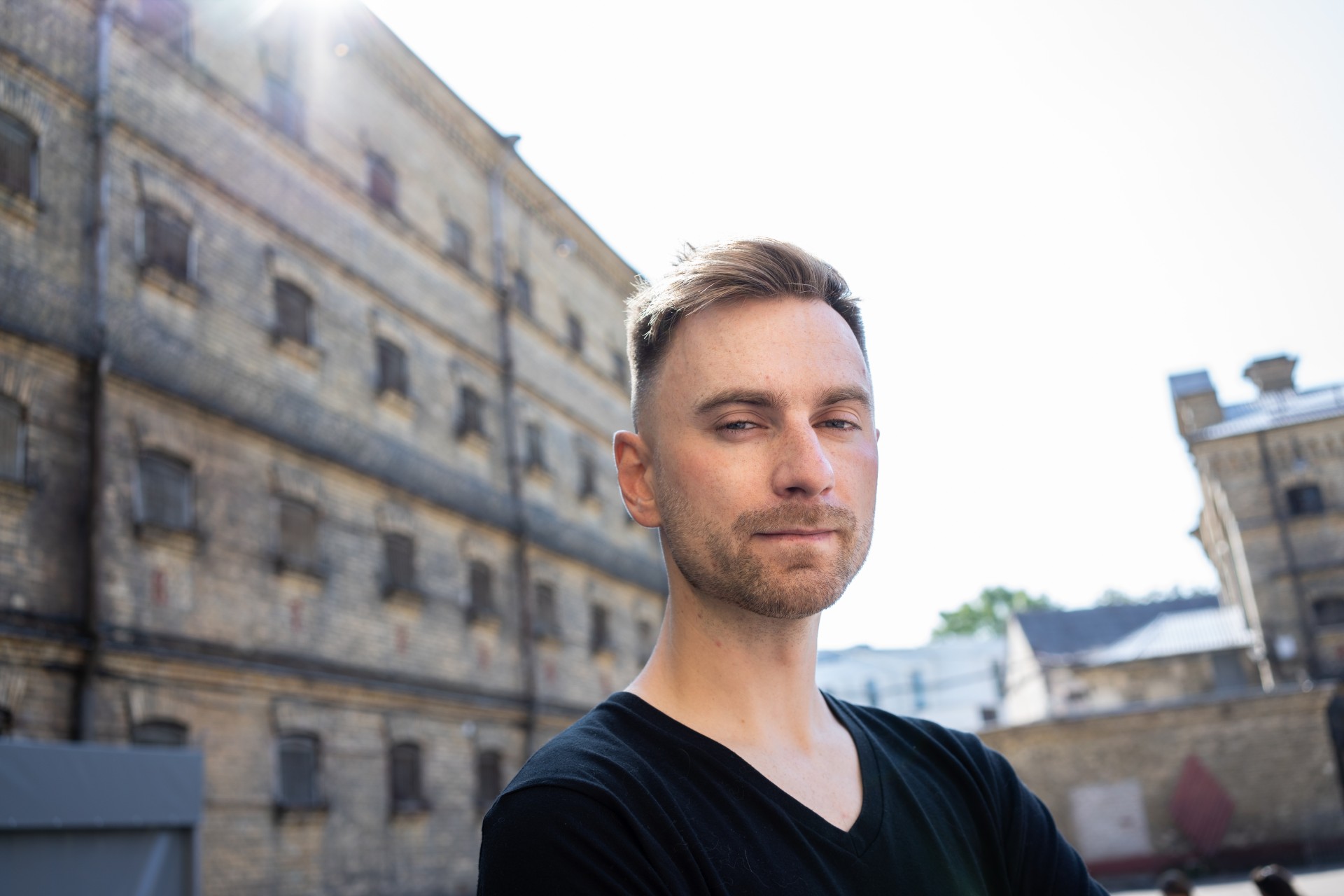 Tinklalaidės vedėjas ir redaktorius Karolis Vyšniauskas išvyksta studijuoti į Niujorko universitetą, tačiau planuoja ruošti NARA medžiagas iš Jungtinių Valstijų.