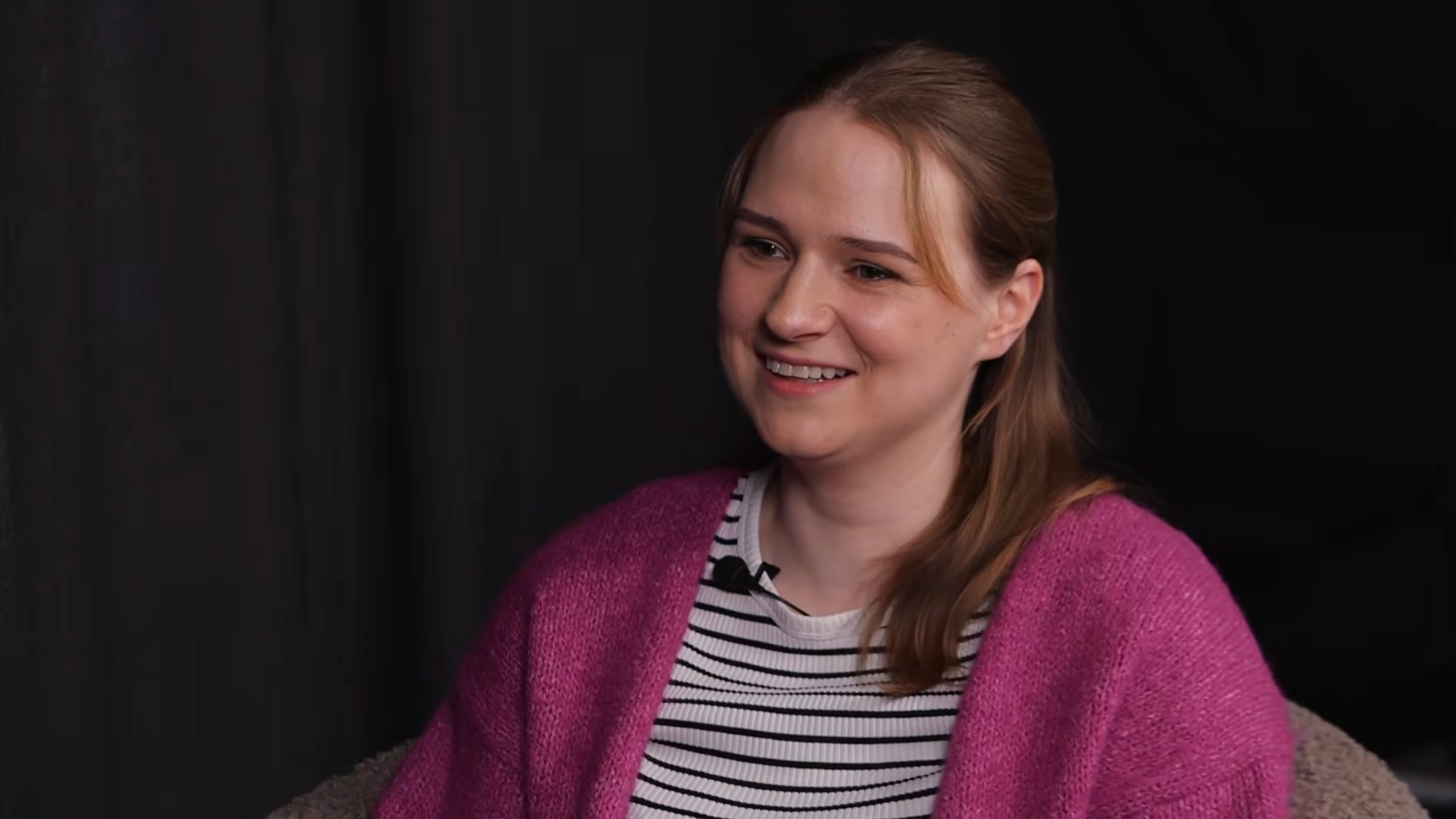 Jonė Piekuraitė-Dudėnė yra psichologė, emocinės paramos tėvams programos „Drauge“ bendrakūrėja, buvusi ilgametė „Vaikų linijos“ savanorė ir savanorių mokytoja.