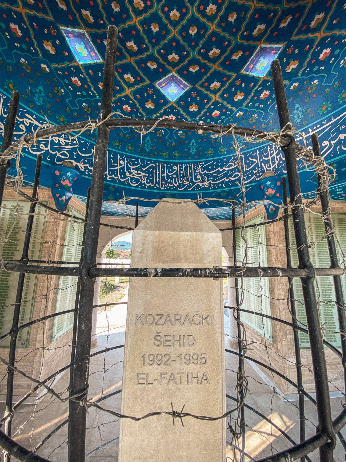 Žuvusiems Kozarace skirtas memorialas Kamicani kapinėse. ©Remigijus Paulauskas