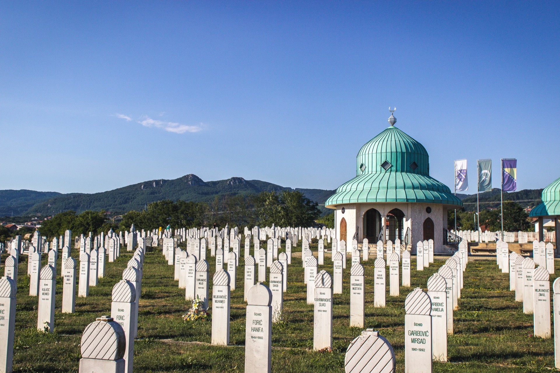 Žuvusiųjų Bosnijos kare antkapiai Kamicani kapinėse. ©Remigijus Paulauskas