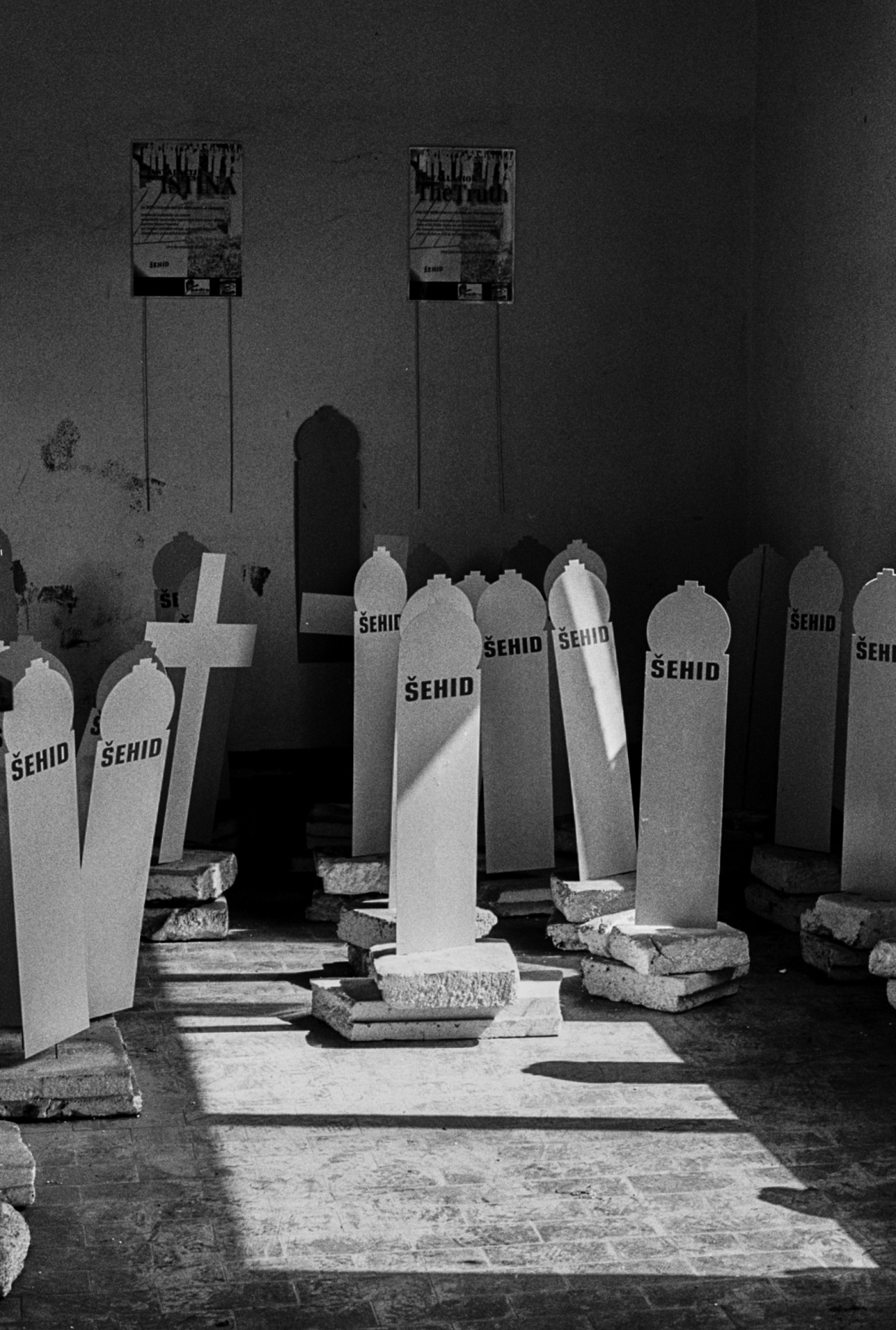 Anitos Zečić instaliacijos Omarskos koncentracijos stovykloje fragmentai. ©Melita Vilkevičiūtė