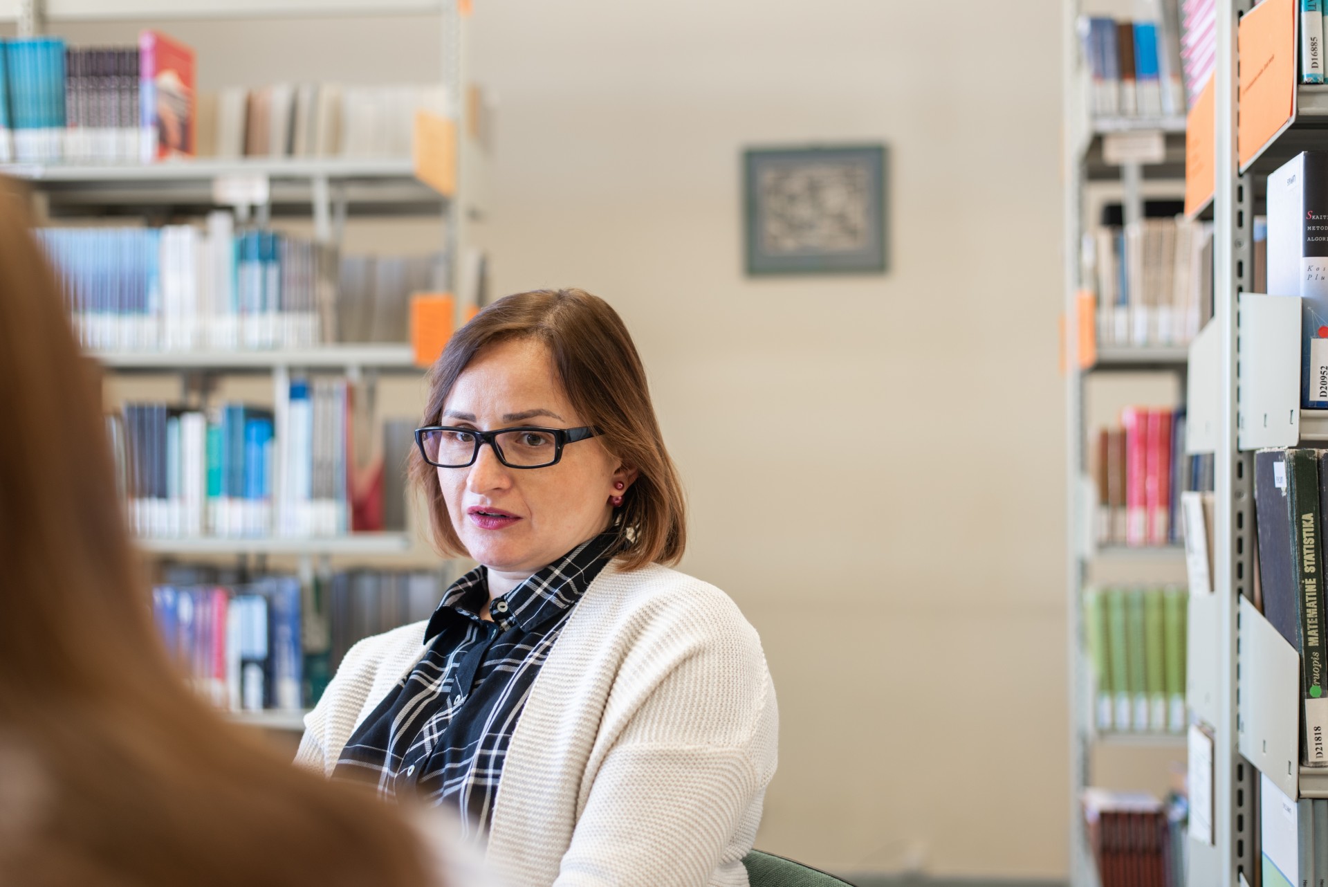 Dr. Renata Dagiliūtė, Lietuvos vartotojų instituto ekspertė, pastebi, kad Lietuvos namų ūkiuose išmetama beveik dvigubai mažiau maisto nei ES vidurkis. Tai galima aiškinti tuo, kad mažiau turtingos šalys turimą maistą brangina labiau. ©Severina Venckutė