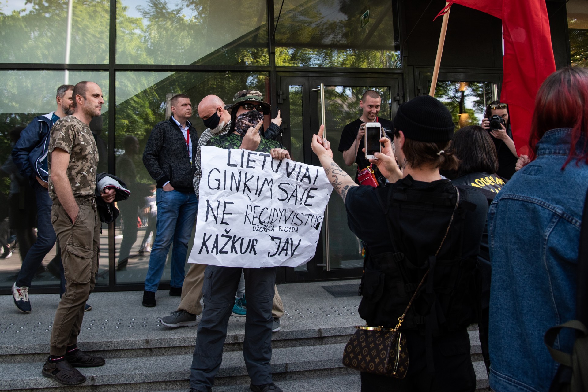 Protestuotojų ir kontrprotestuotojų susidūrimas prie JAV ambasados. ©Severina Venckutė