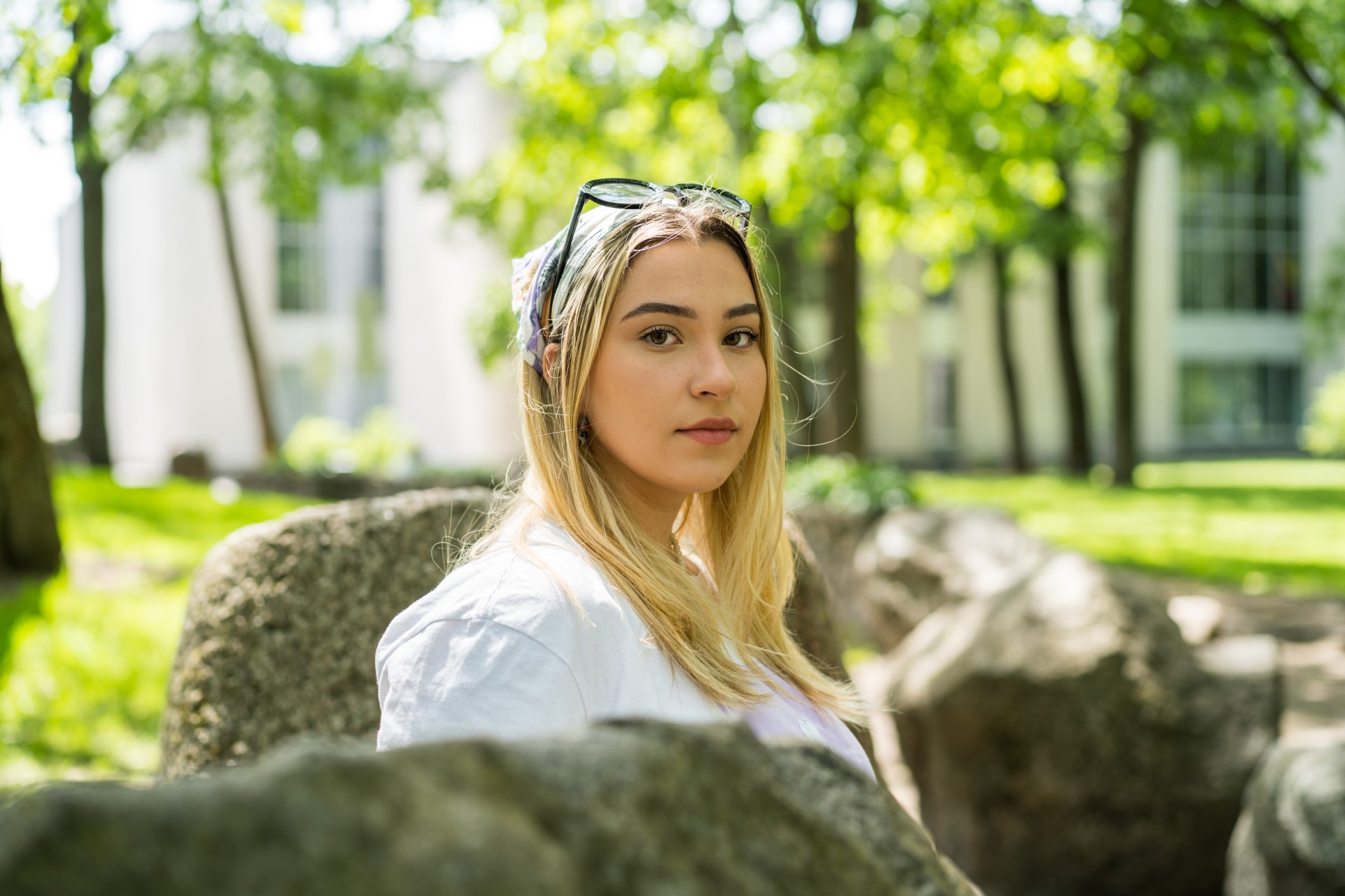 Marija savo ateitį sieja su muzikine karjera – ji studijavo muziką Los Andžele, kur matė policijos brutalumą prieš juodaodžius JAV piliečius. Šiandien ji naudoja savo „TikTok“ profilį kalbėti apie rasizmą ir kitus socialinius klausimus. Būtent ten ji pirmą kartą iškėlė idėją susiburti gatvėje. ©Mindaugas Drigotas Marija savo ateitį sieja su muzikine karjera – ji studijavo muziką Los Andžele, kur matė policijos brutalumą prieš juodaodžius JAV piliečius. Šiandien ji naudoja savo „TikTok“ profilį kalbėti apie rasizmą ir kitus socialinius klausimus. Būtent ten ji pirmą kartą iškėlė idėją susiburti gatvėje. ©Mindaugas Drigotas