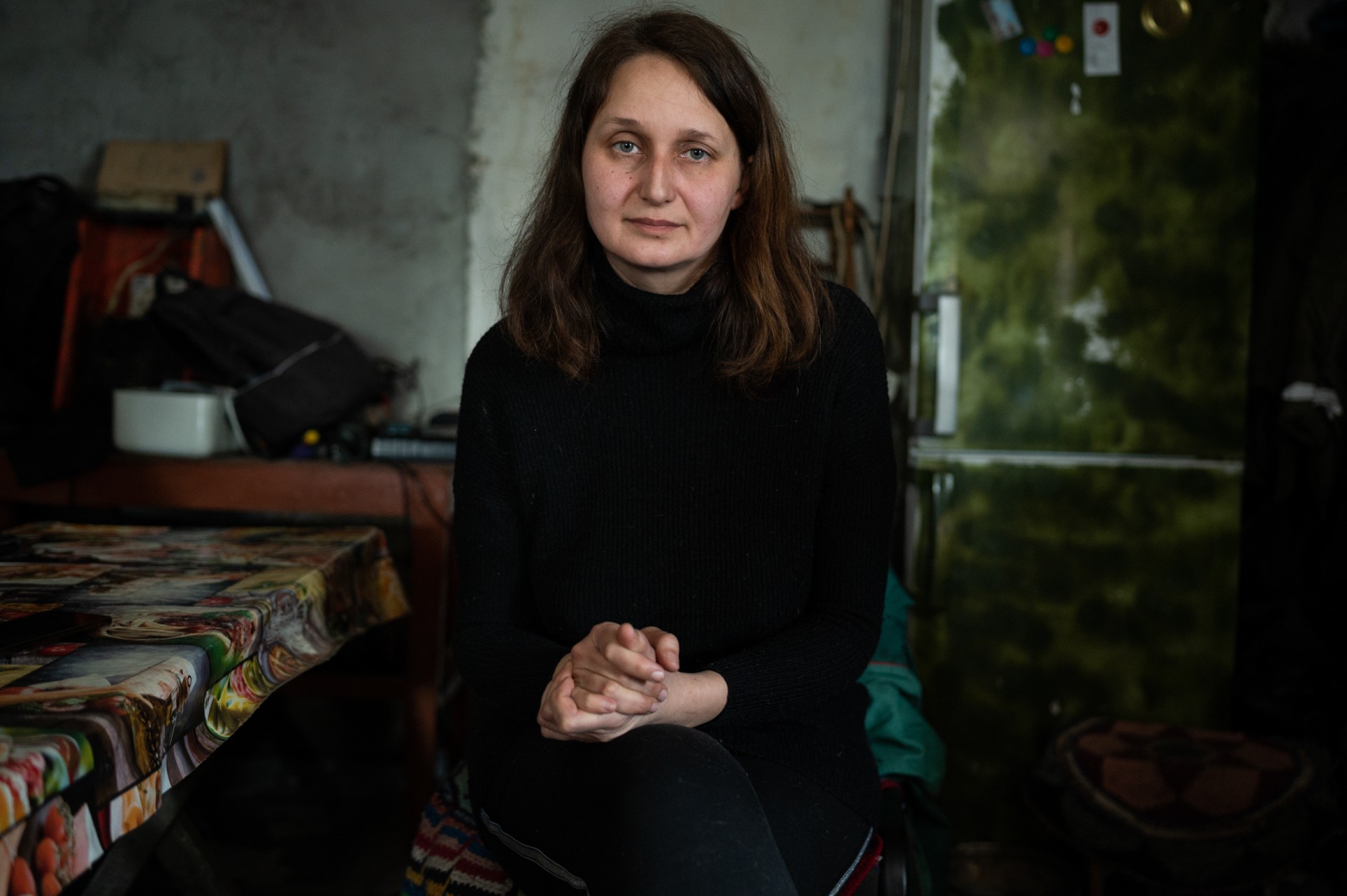 Liudmila Kornyič savo namuose. Prasidėjus aktyviems apšaudymams, ji su šeima pabėgo iš Kamiankos. Čia pasilikę keturi jos giminaičiai žuvo. ©Denis Vėjas