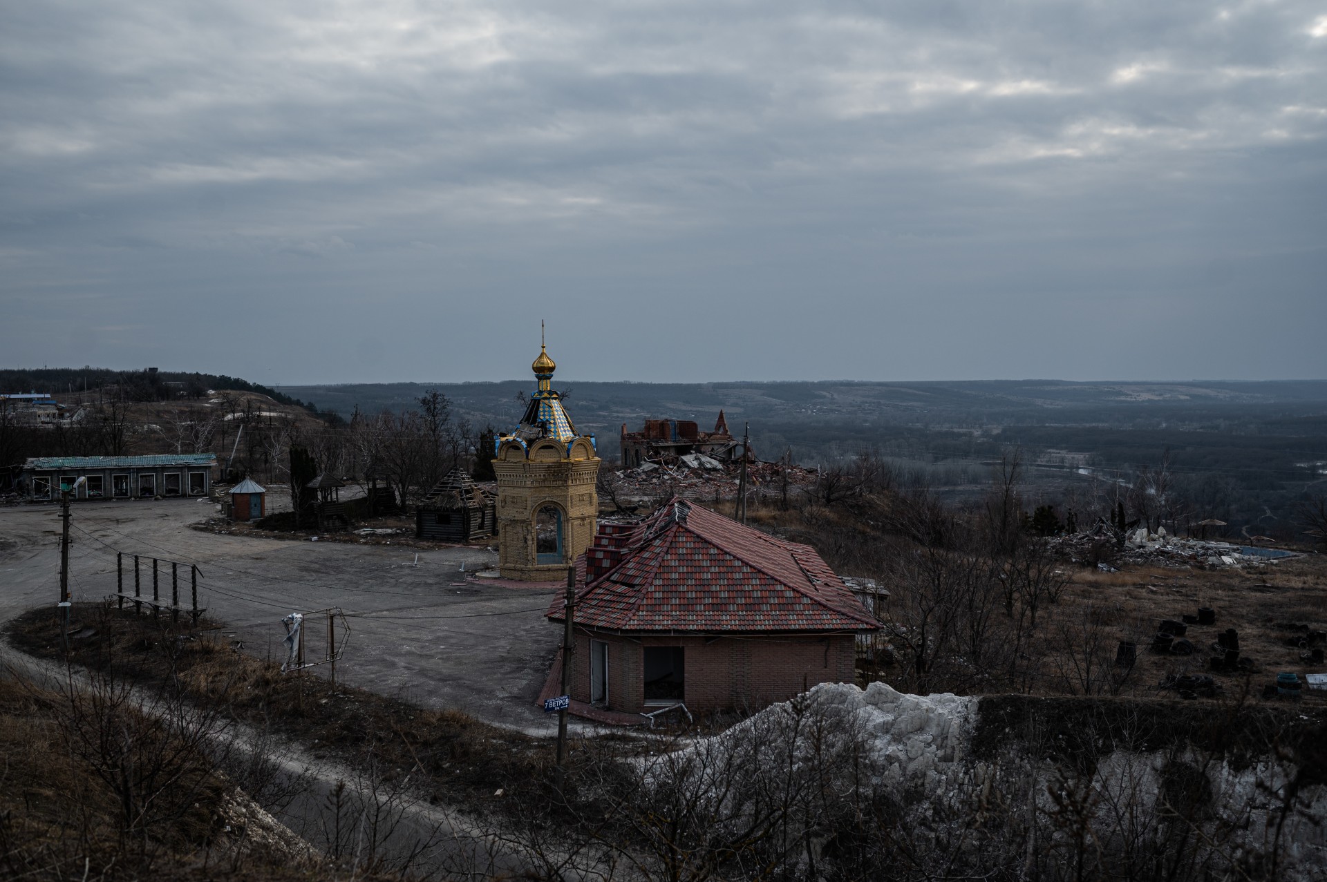 Apgriauta koplyčia Iziume, Charkivo srities rytuose. Nuo invazijos pradžios čia vyko vieni intensyviausių mūšių. ©Denis Vėjas