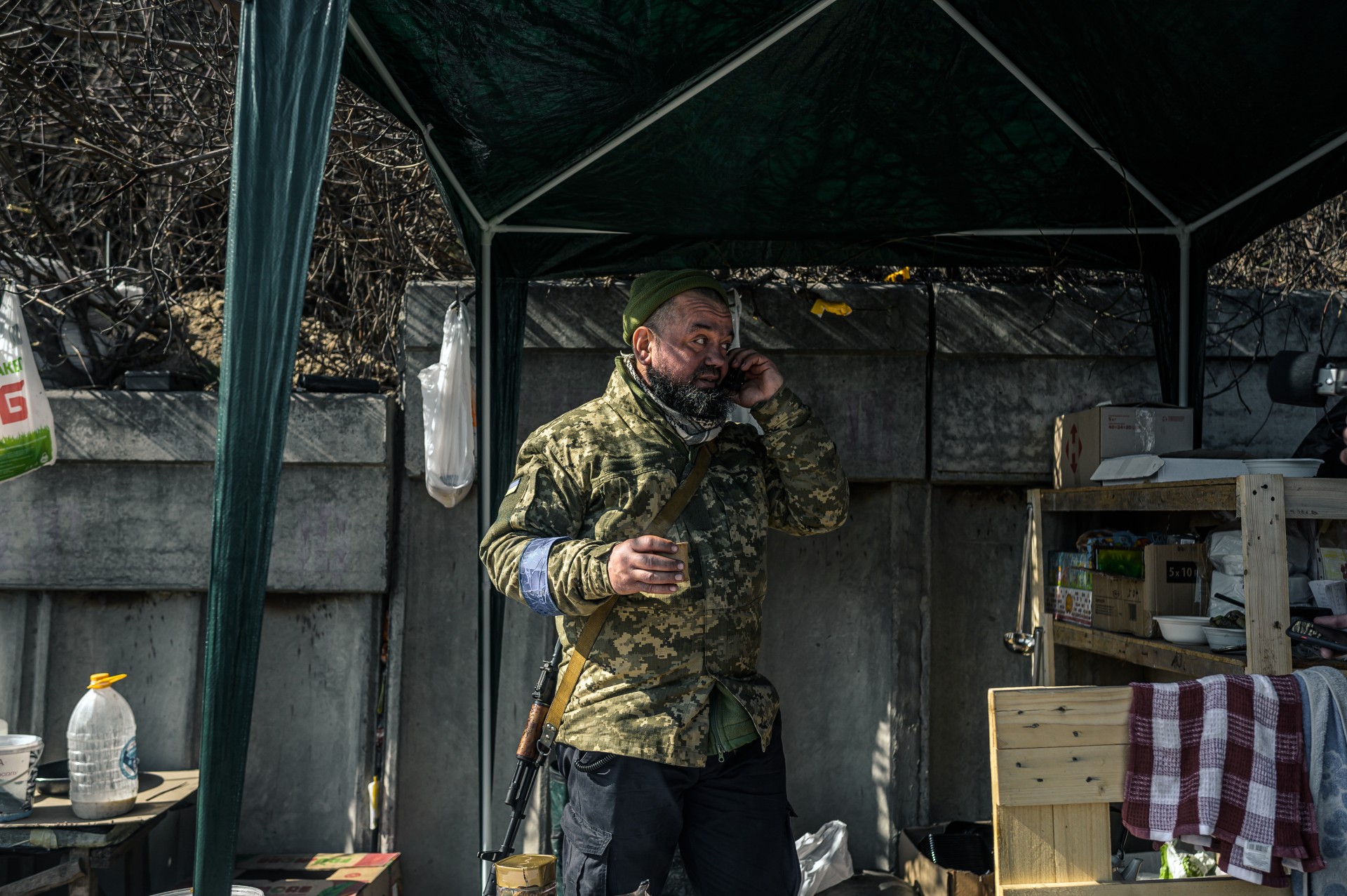 Būdamas kovinio savanorių būrio kariu, 2014 m. Andžejus kartu su „Azovo“ bataliono kovotojais dalyvavo mūšiuose dėl Mariupolio, kurį tuo metu bandė užimti Rusijai lojalūs separatistai.